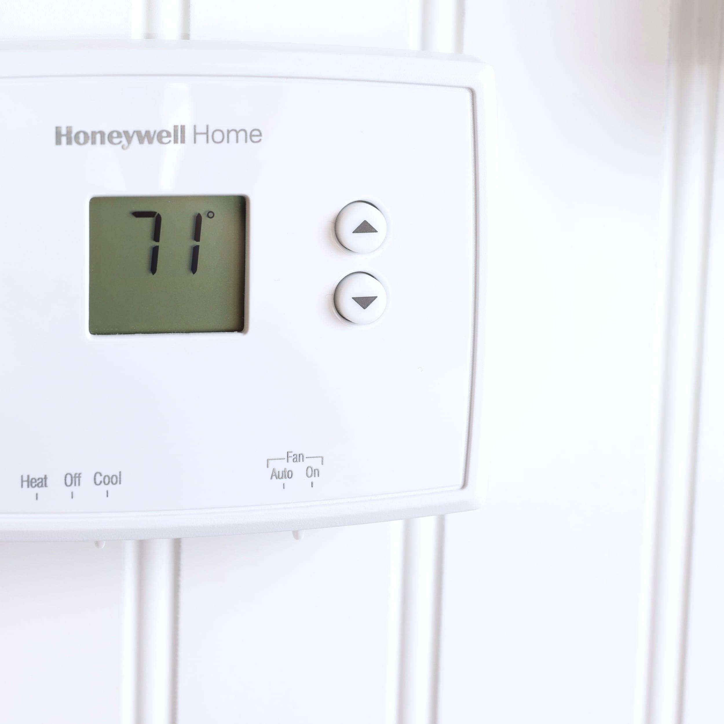 Honeywell RTH111B1016/A Non-Programmable Thermostat