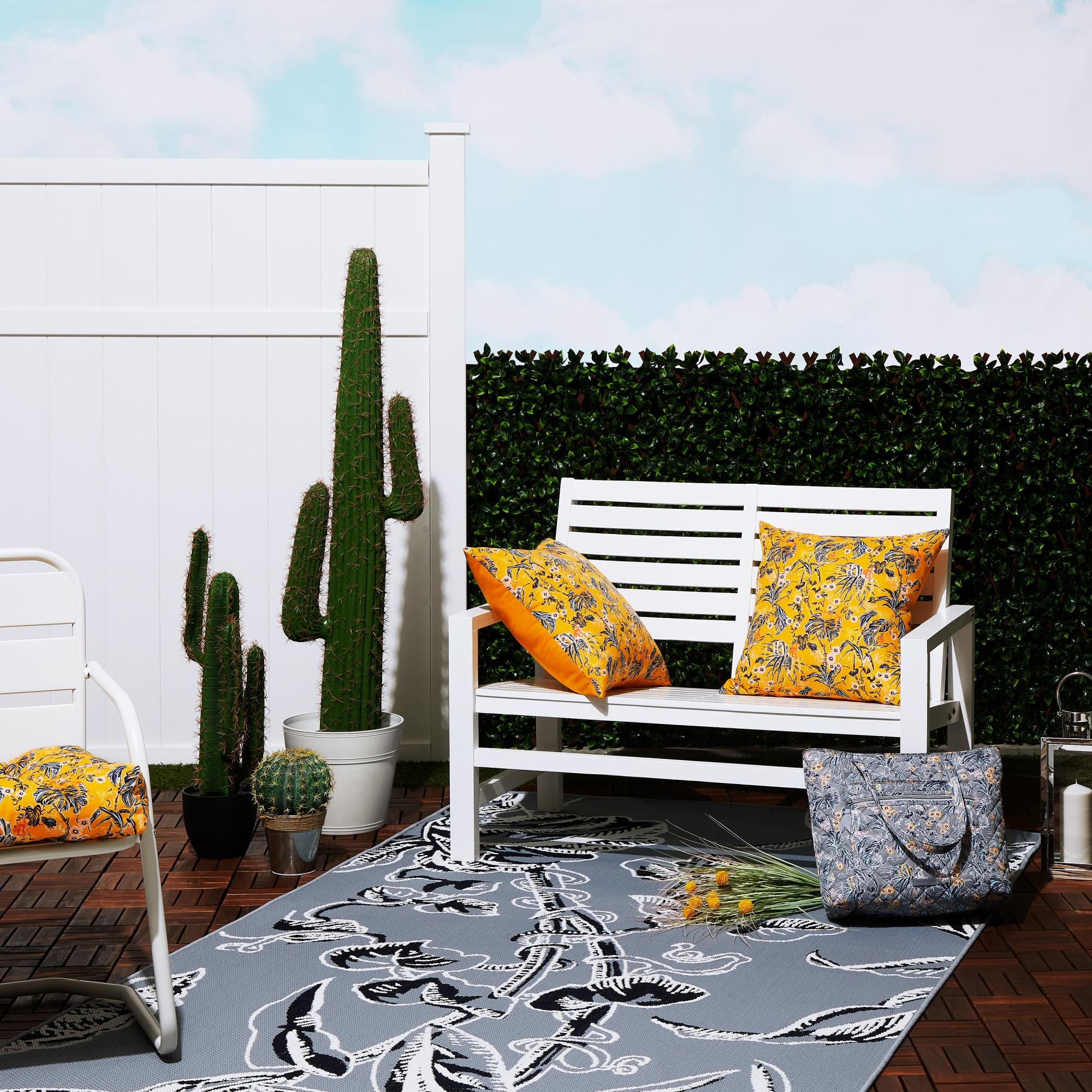 Vera Bradley Vera Bradley Floral Indoor / Outdoor Rug
