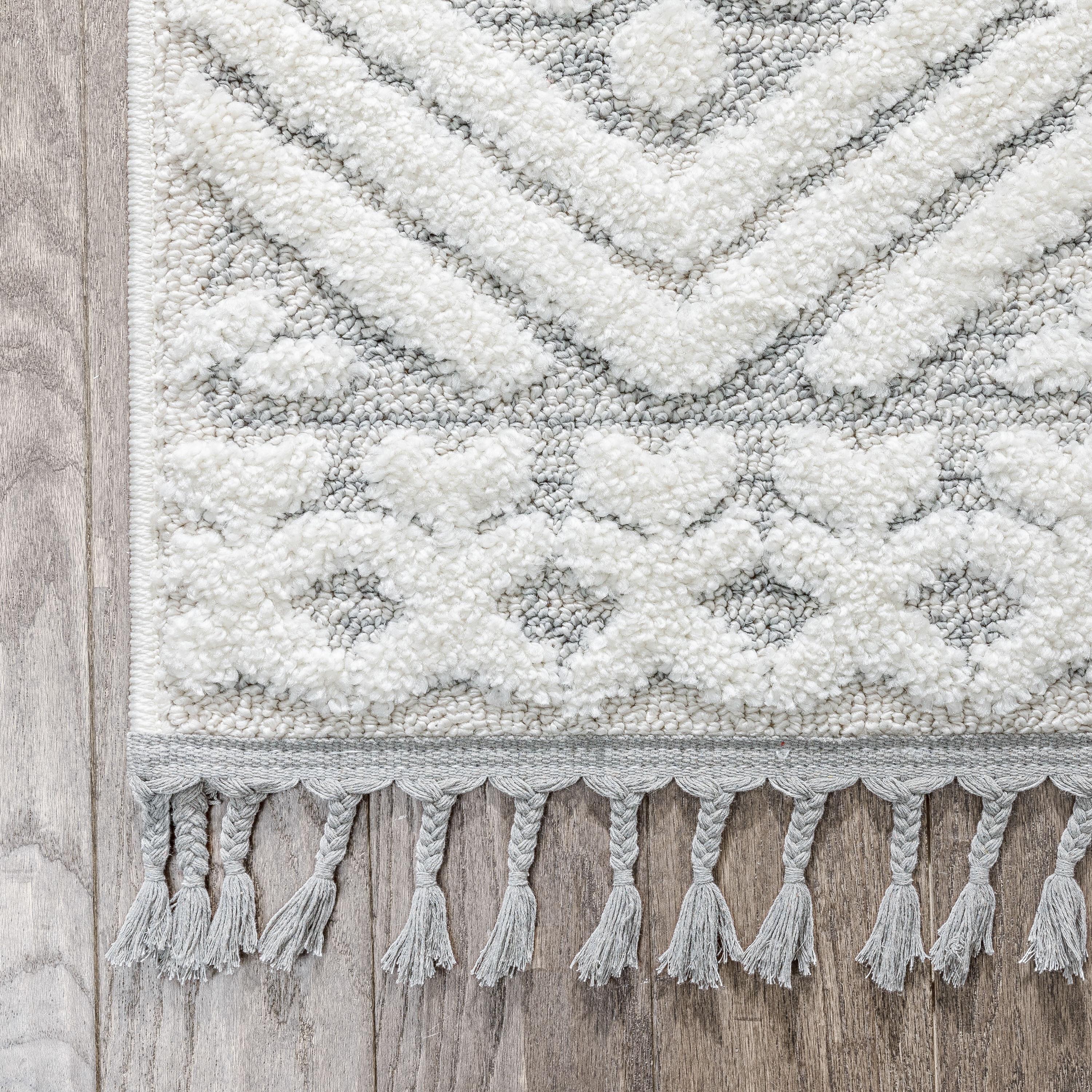 Well Woven Salem Eliana Tribal Geometric Chevron pattern Cream High-Low Textured 5'3" x 7'3" Area Rug
