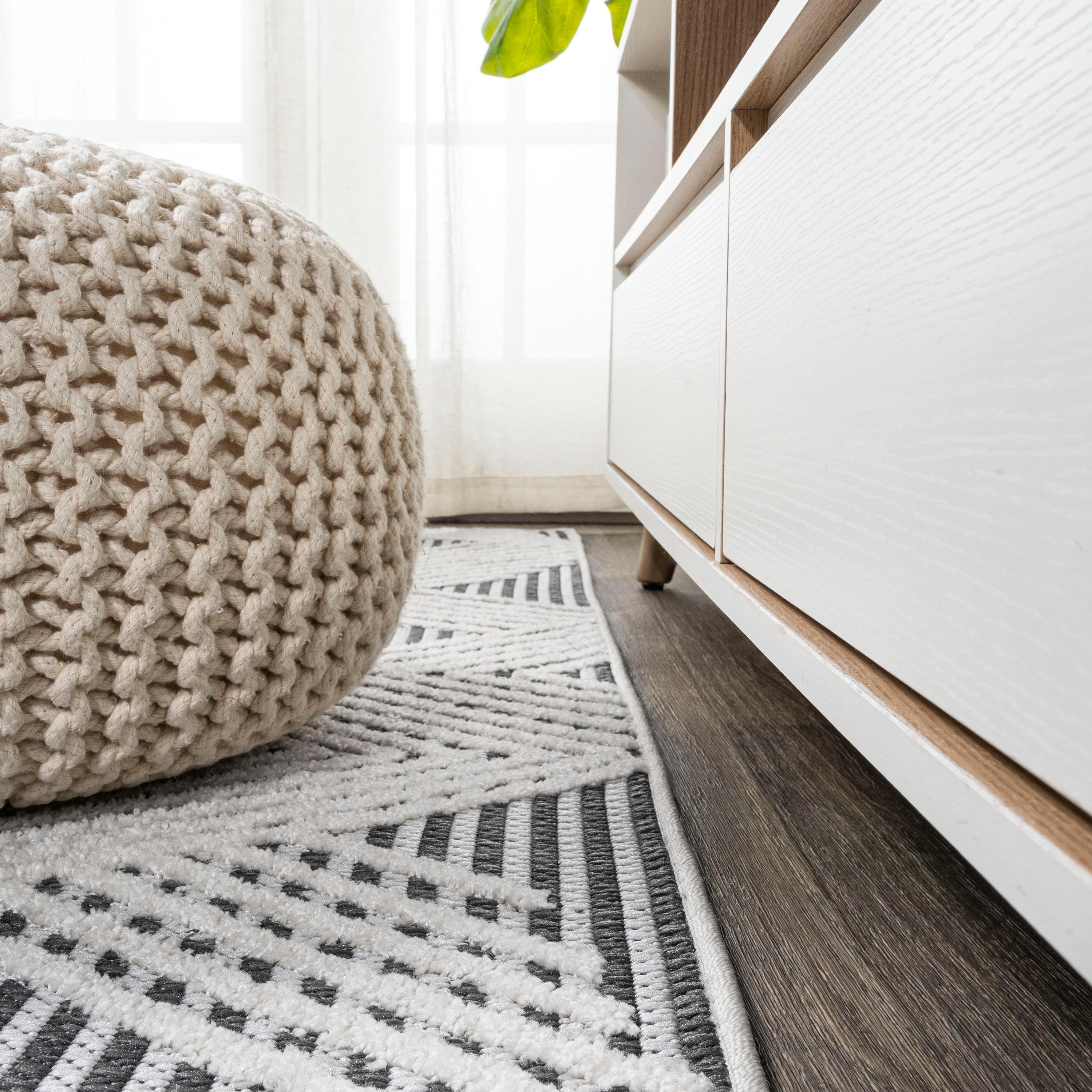 4'x6' Jazz High-Low Pile Art Deco Geometric Indoor/Outdoor Area Rug, Black/Ivory - JONATHAN Y