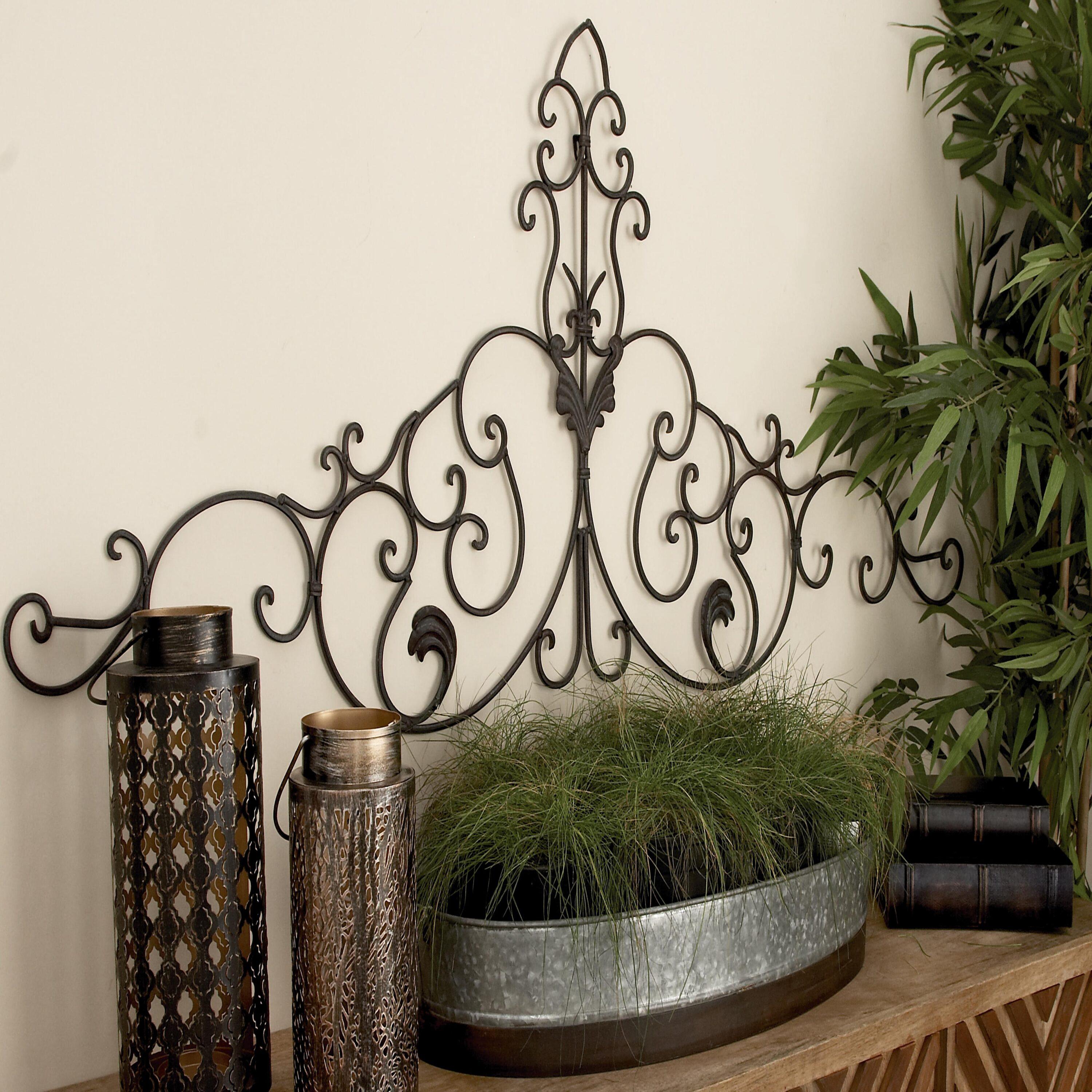 DecMode Indoor Brown Metal Rustic Wall Decor