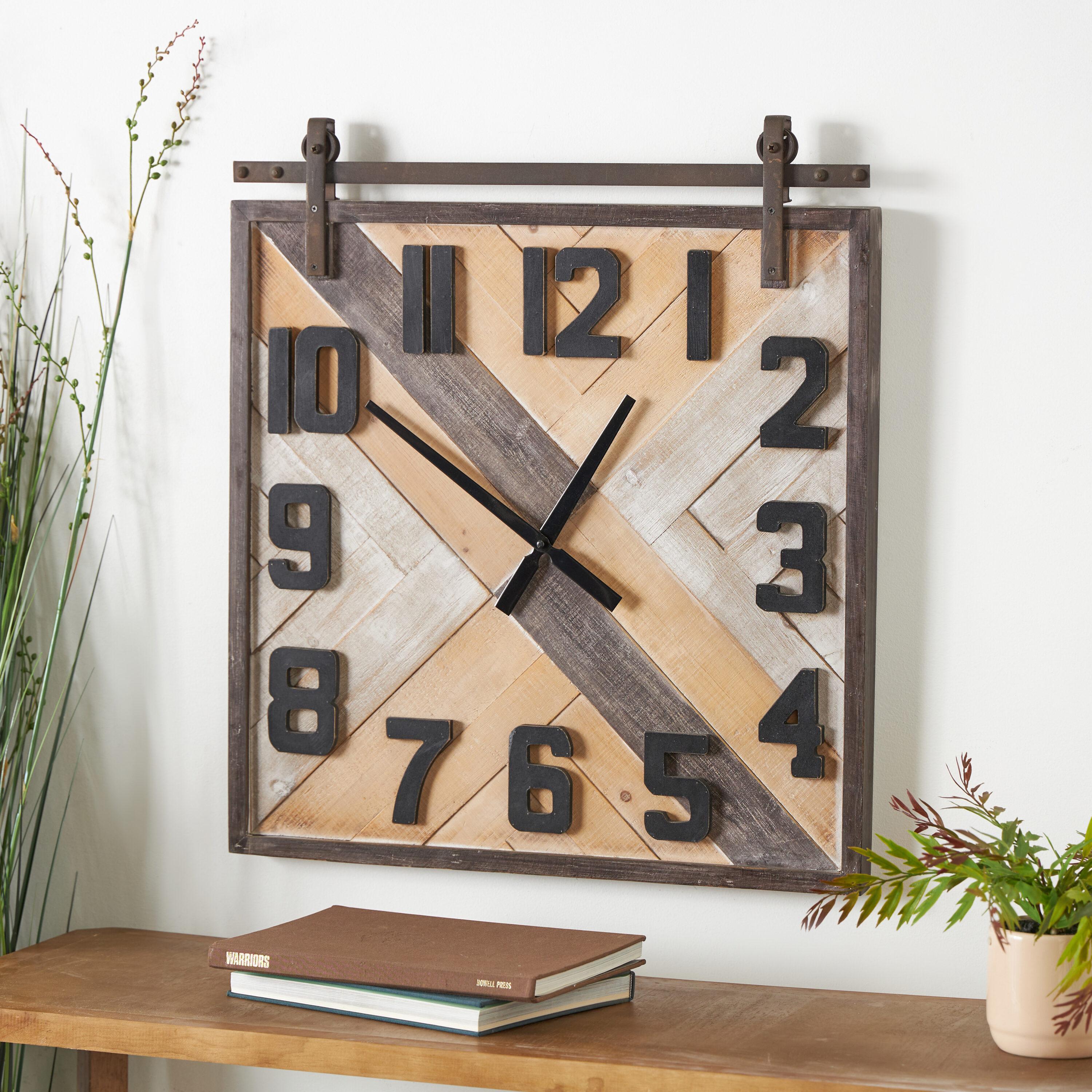 DecMode Reloj de Pared Industrial Esculpido en Madera con Patrón de Tejido y Acabado Marrón, 24"Ancho x 27"Alto