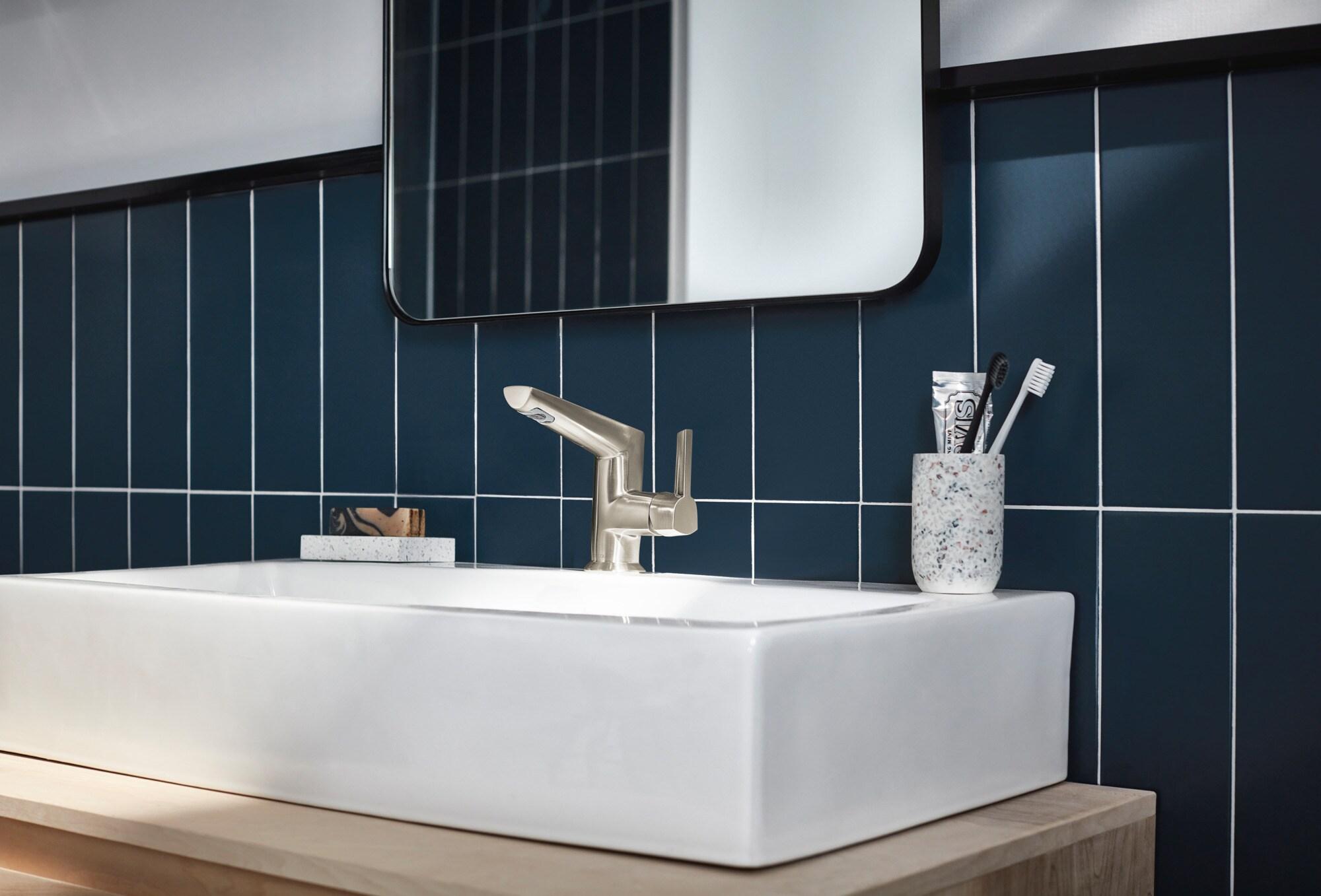 Galeon Single Hole Bathroom Faucet with Drain Assembly