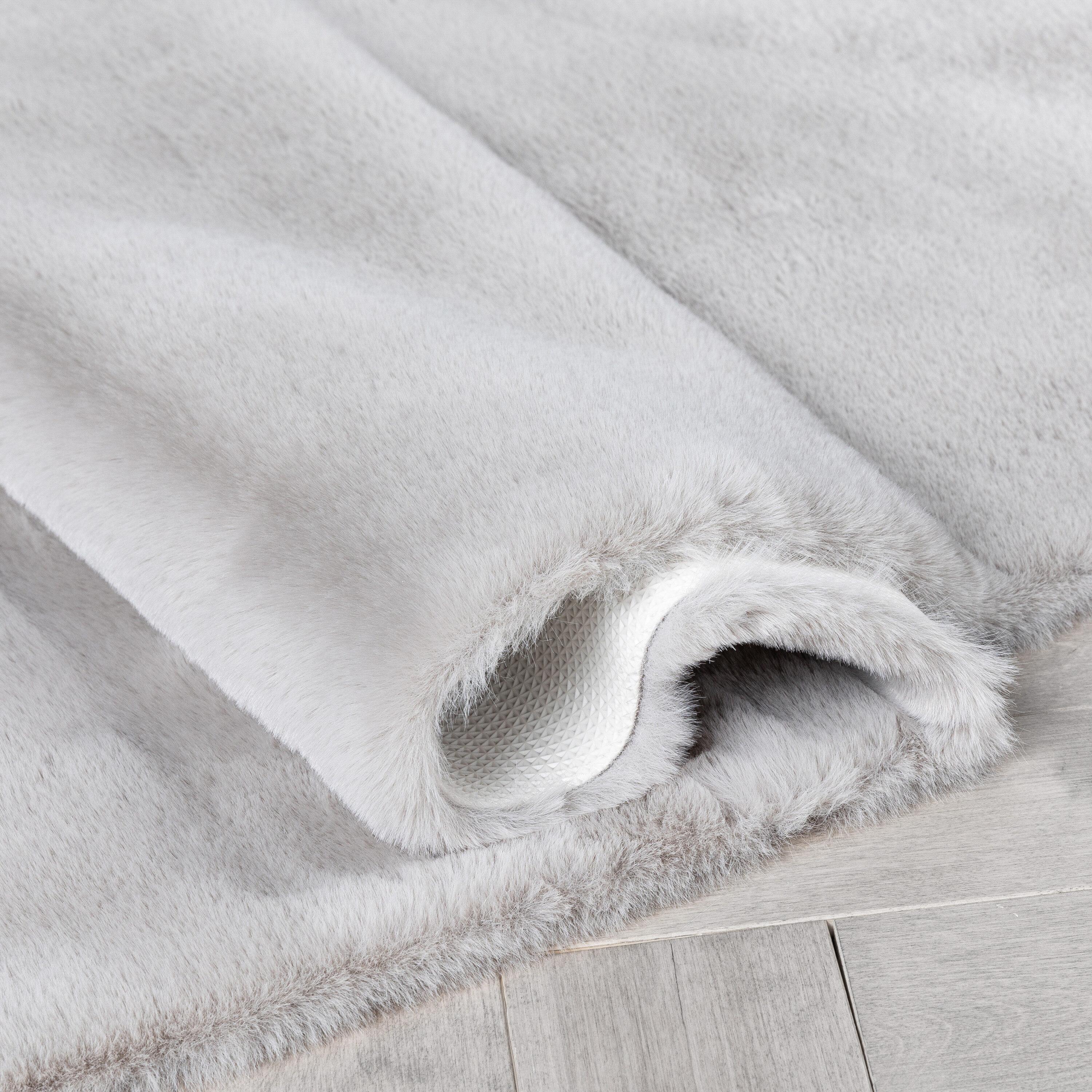 Well Woven Opal Crest Textured Solid White Modern Faux Fur 5'2" Heart Area Rug