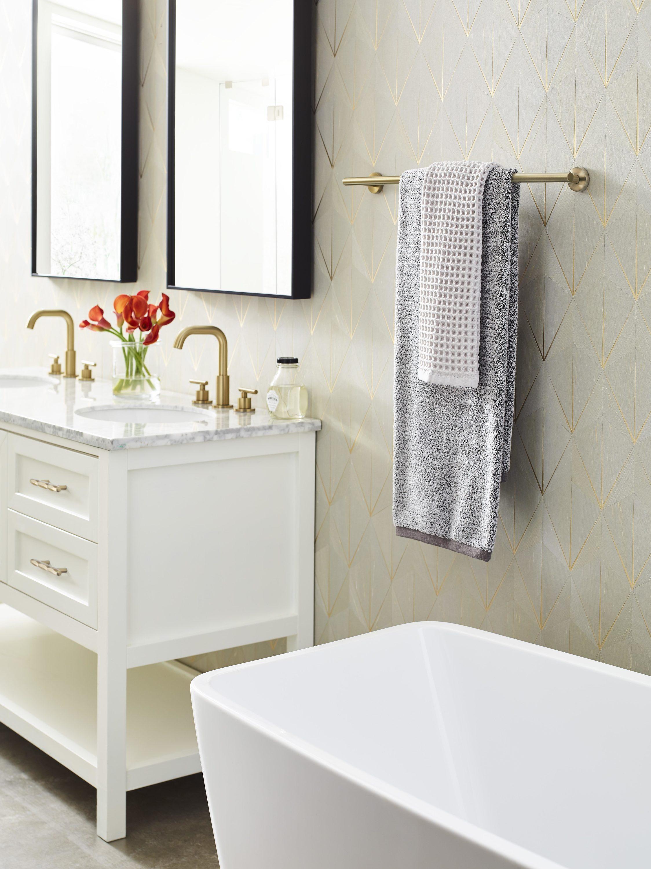 Arrondi™ 27" Wall Mounted Towel Bar