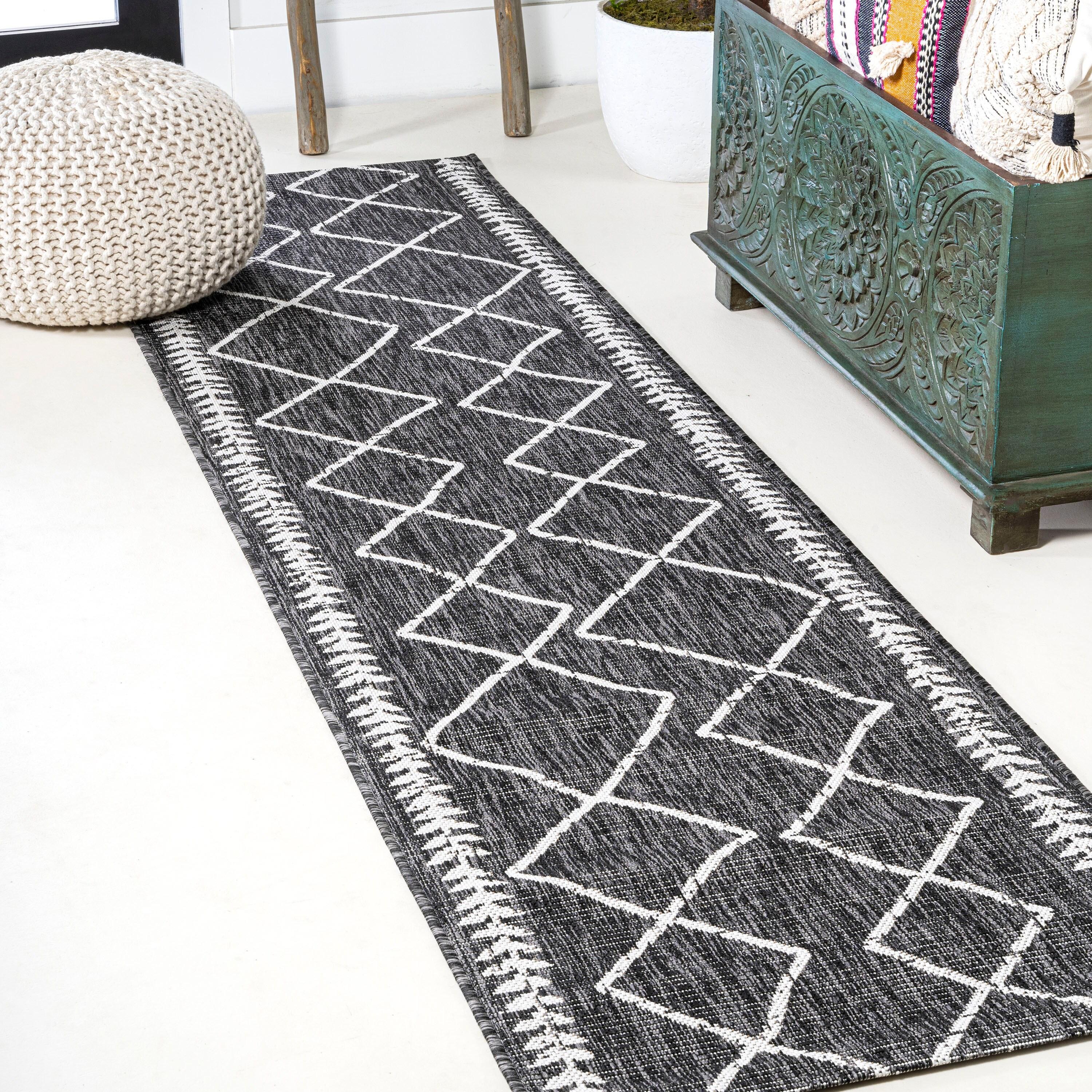 2'x10' Derya  Diamond Trellis Indoor/Outdoor Runner Rug, Black/Ivory - JONATHAN Y