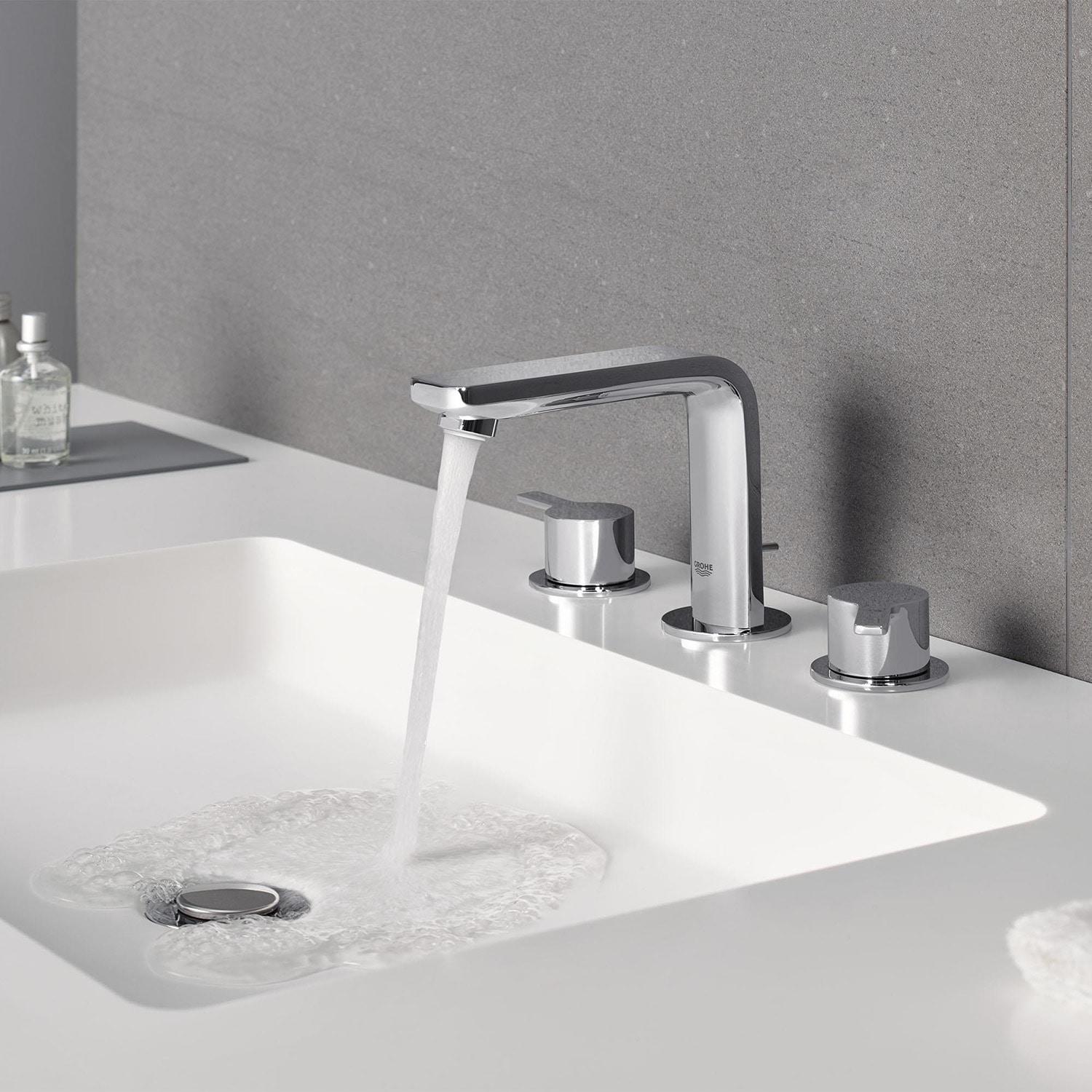Lineare™ Widespread Bathroom Faucet with Drain Assembly