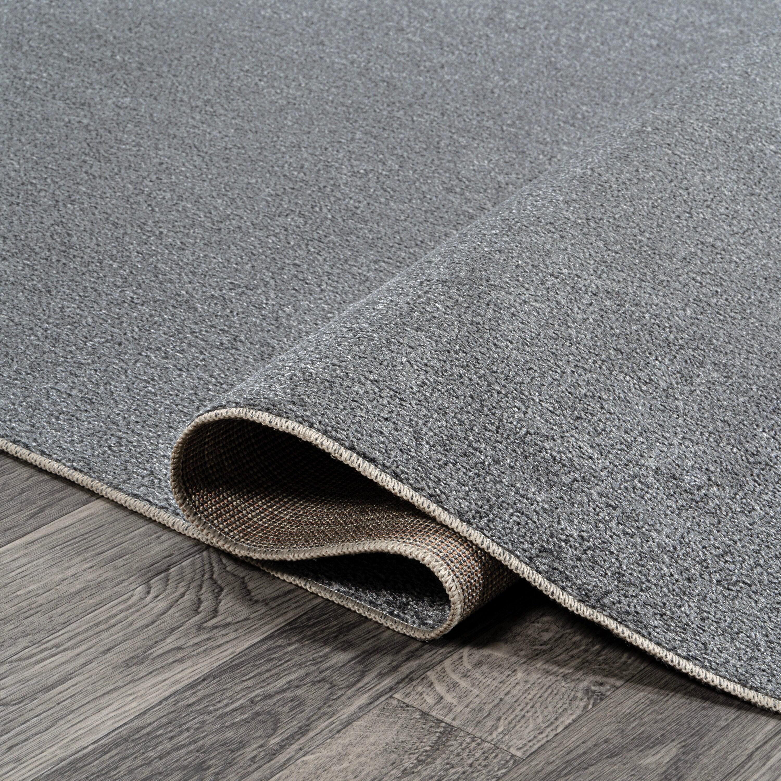 JONATHAN Y Twyla Classic Solid Low-Pile Machine-Washable Gray 4 ft. x 6 ft. Area Rug