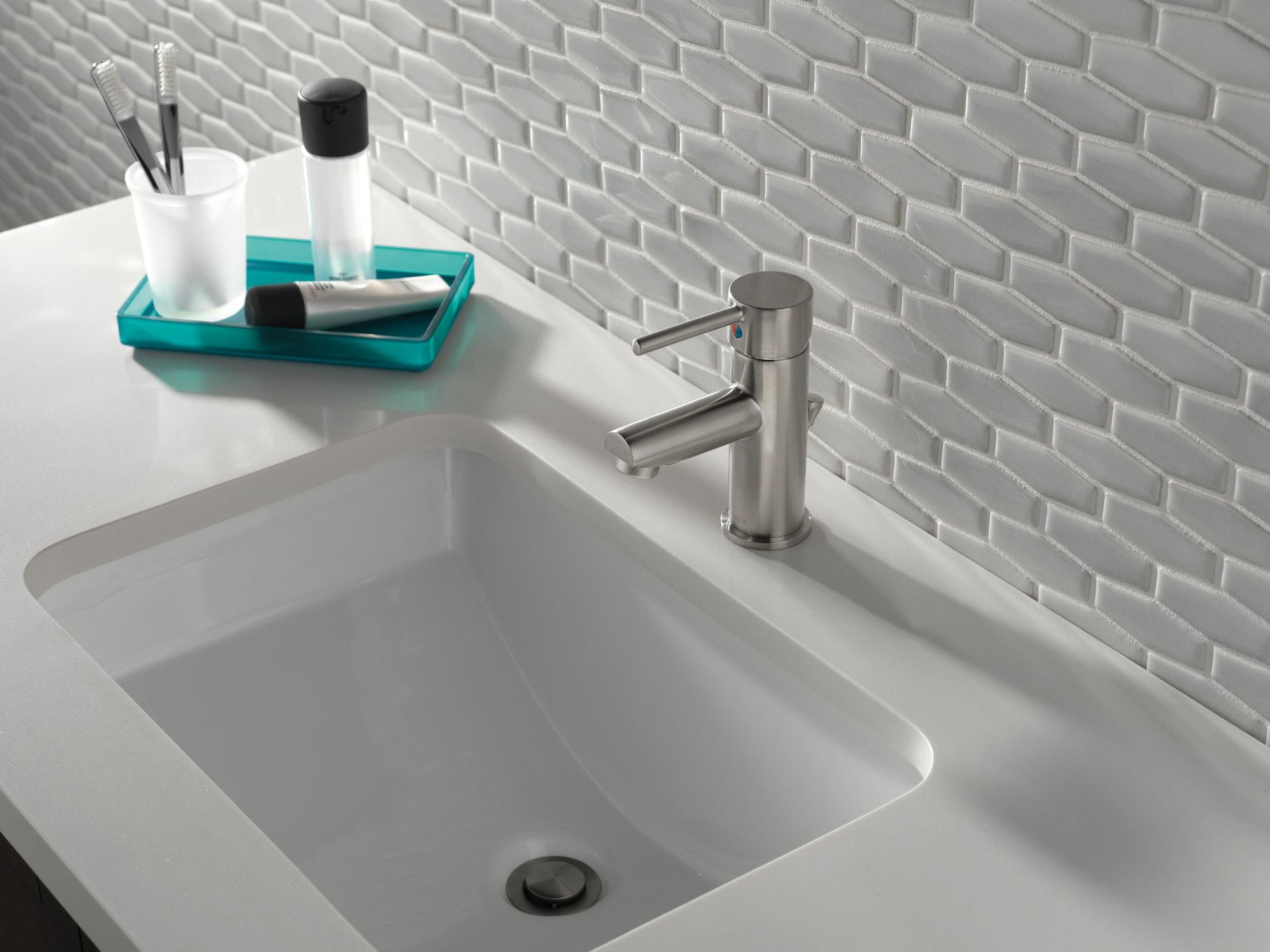 Trinsic Single Hole Bathroom Faucet with Drain Assembly, Single Handle Bathroom Sink Faucet