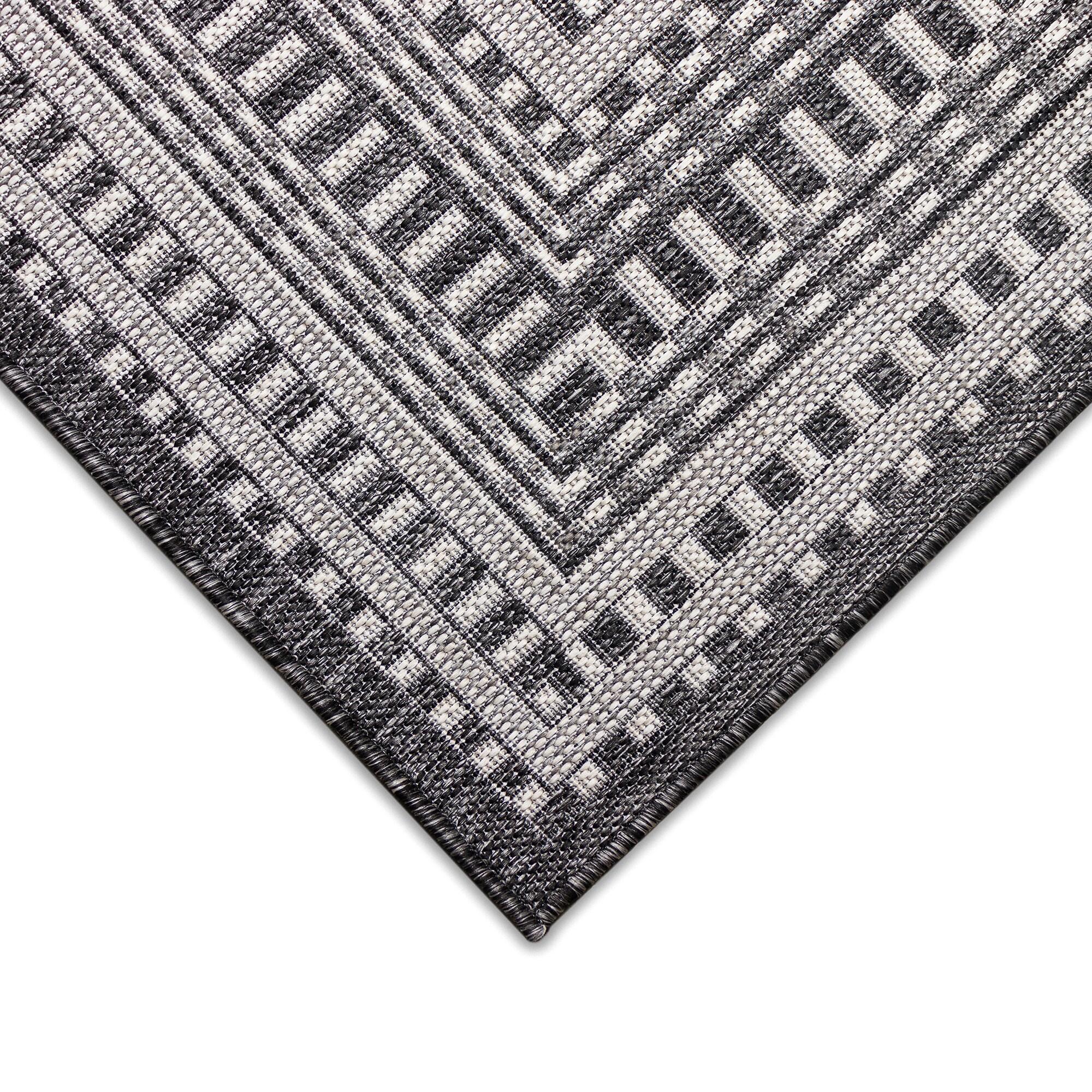 Liora Manne Malibu Etched Border Indoor/Outdoor Rug Charcoal 1'11" x 7'6"