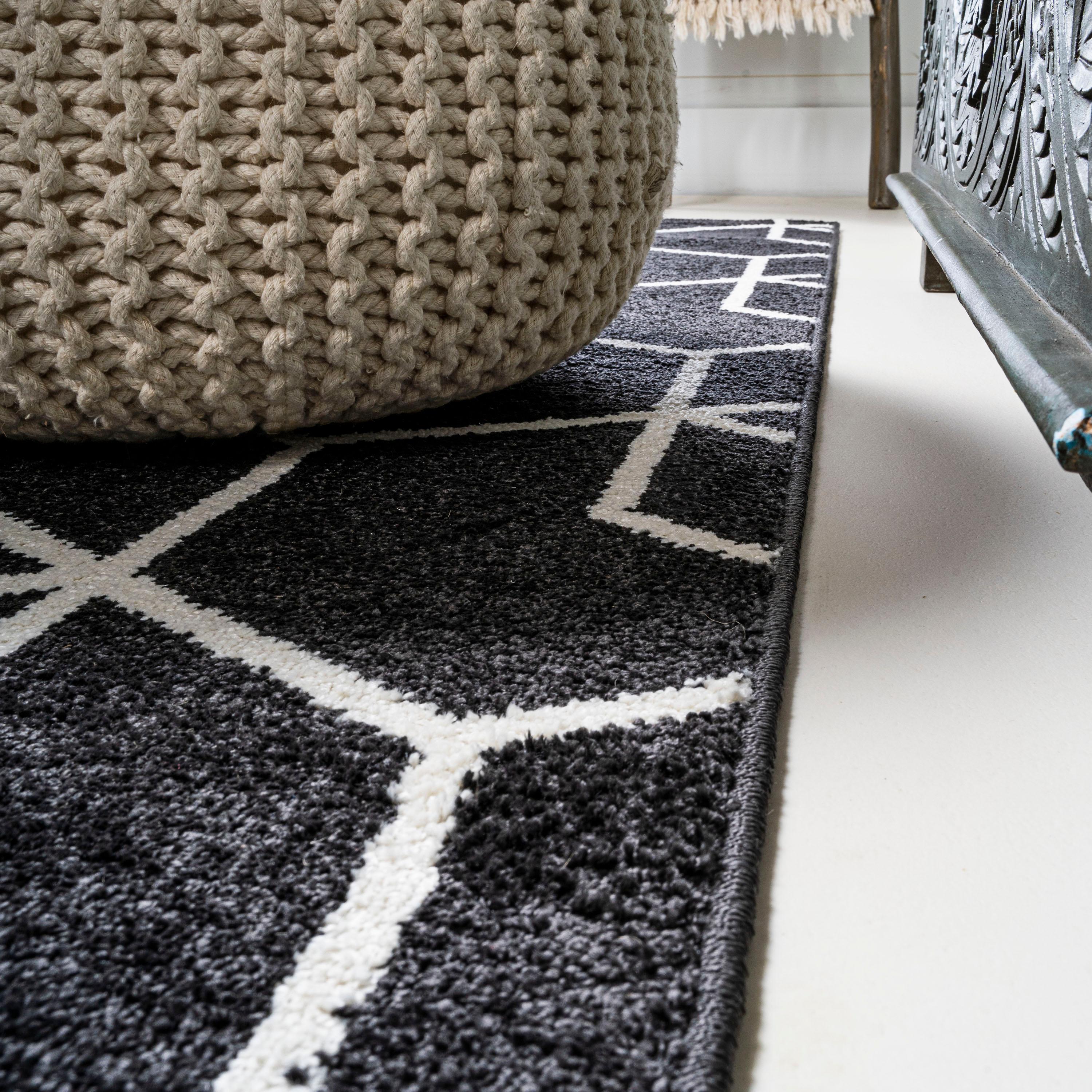 3'x5' Tumbling Blocks Modern Geometric Area Rug, Black/White - JONATHAN Y