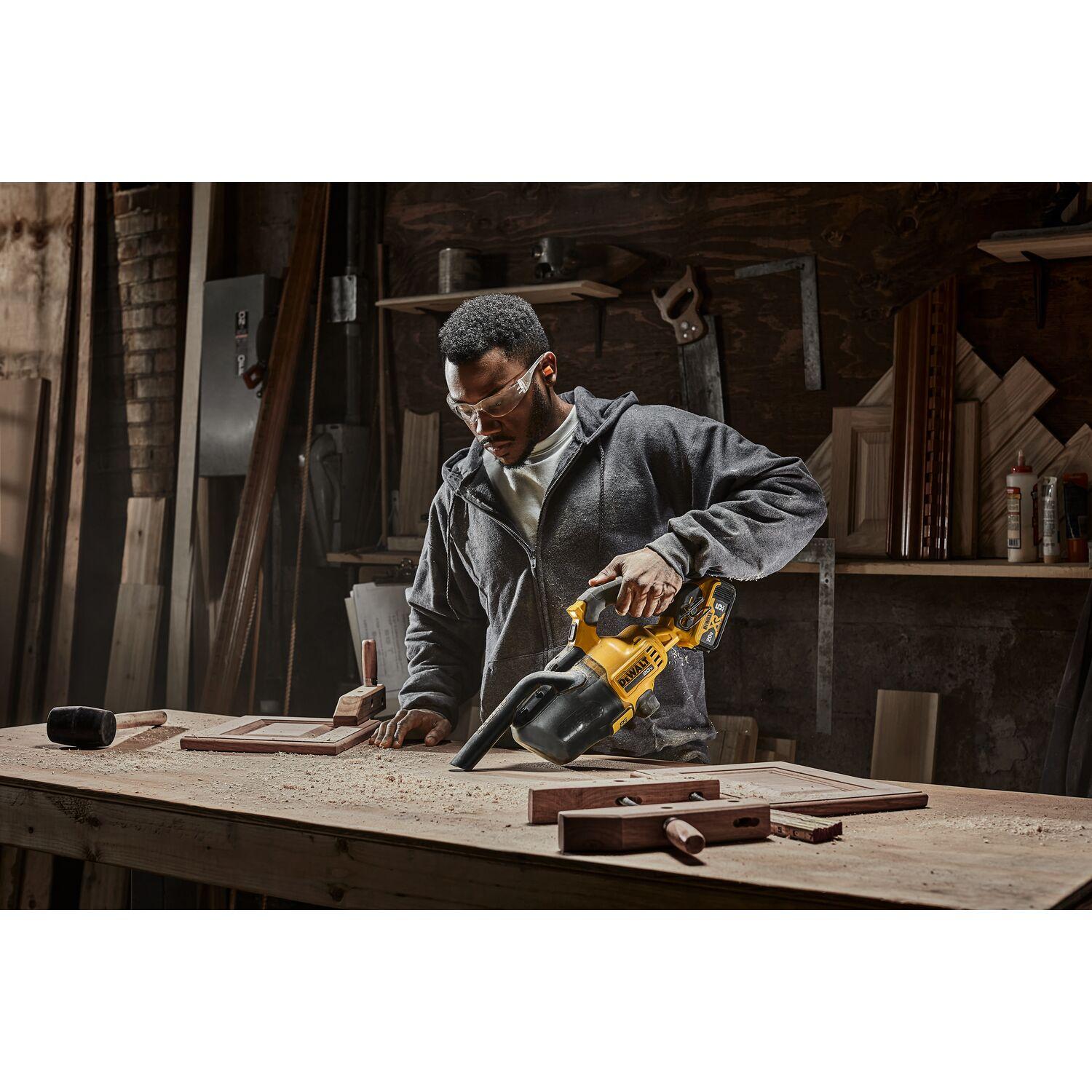 DEWALT 20V Cordless Vacuum Cleaner - Easy Empty Canister