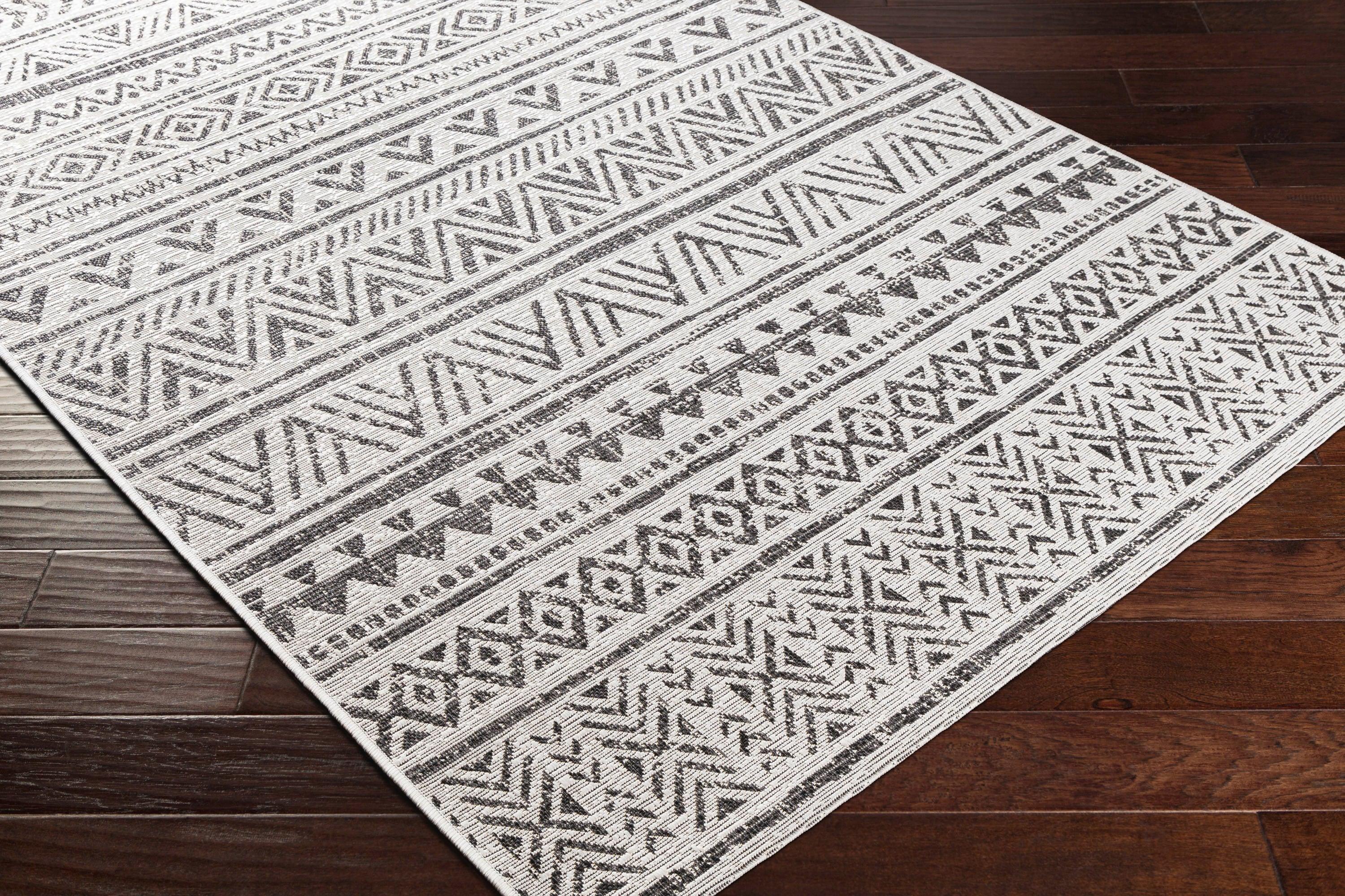 Livabliss Eagean 2 x 3 (ft) Polypropylene Black Rectangular Indoor/Outdoor Medallion Global Area rug