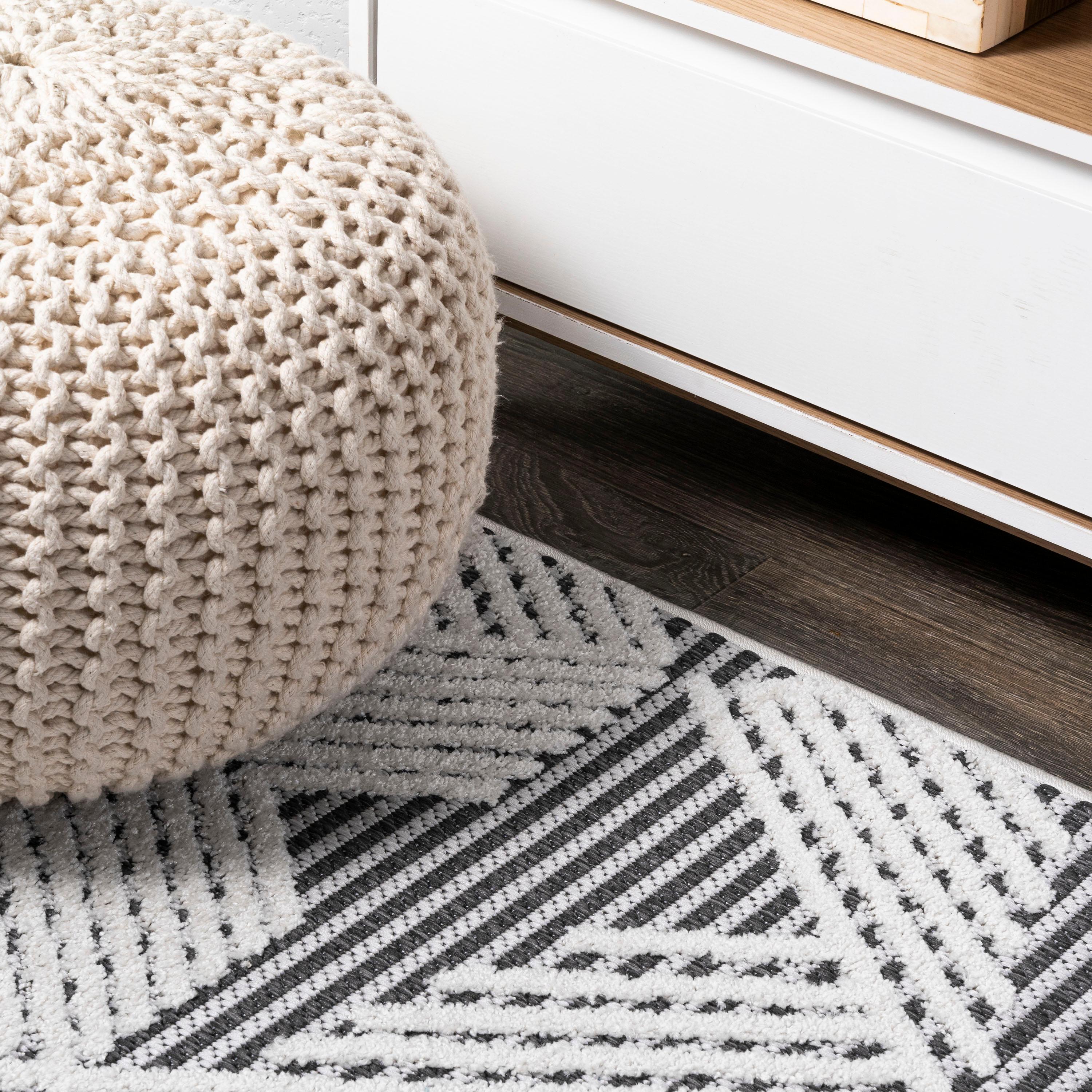 4'x6' Jazz High-Low Pile Art Deco Geometric Indoor/Outdoor Area Rug, Black/Ivory - JONATHAN Y