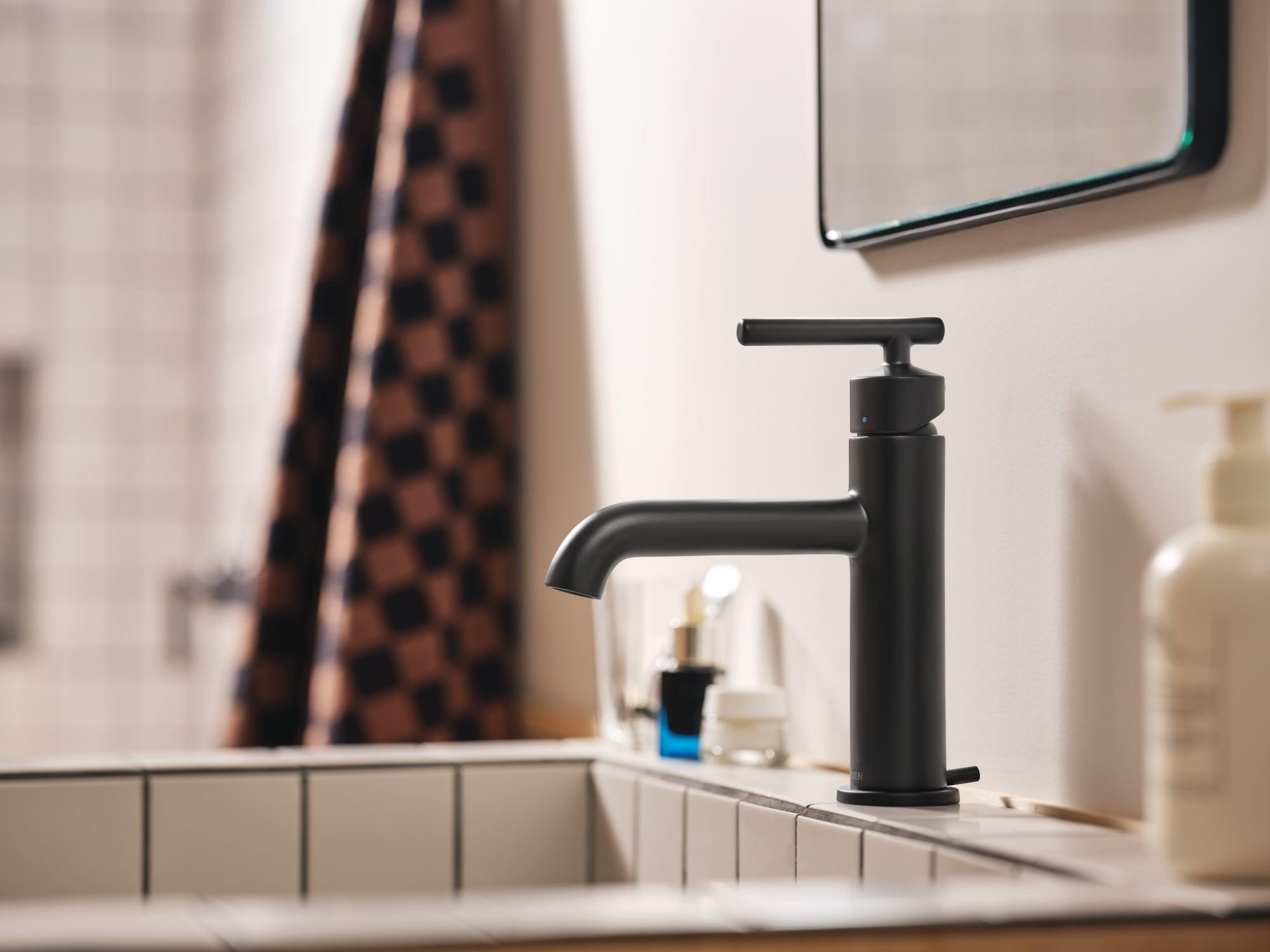 Gibson Single Hole Bathroom Faucet with Drain Assembly
