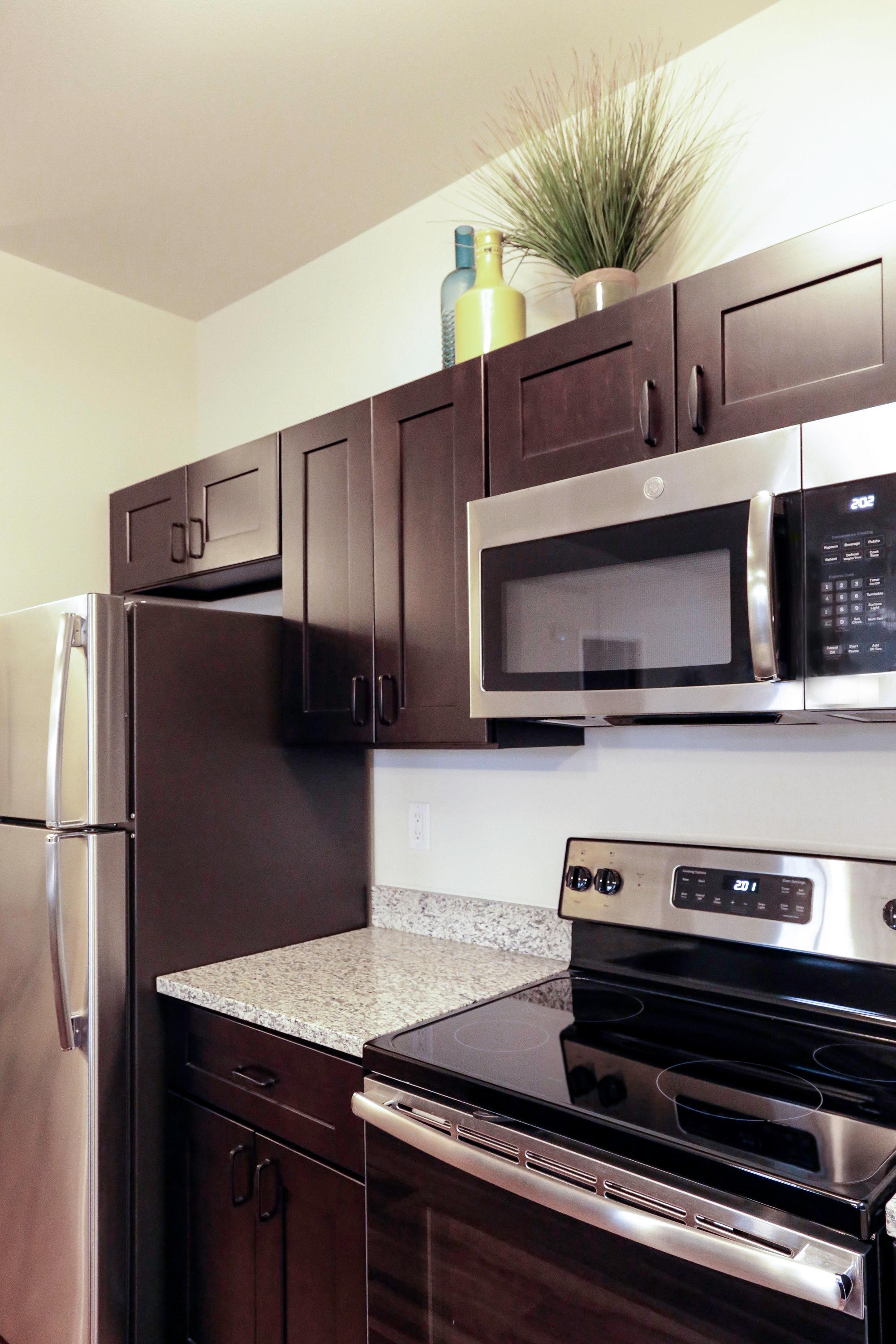 Design House Brookings Mueble de Pared Agitador de 3336 Pulgadas, Marrón, sin Montar, 33 X 36 Pulgadas