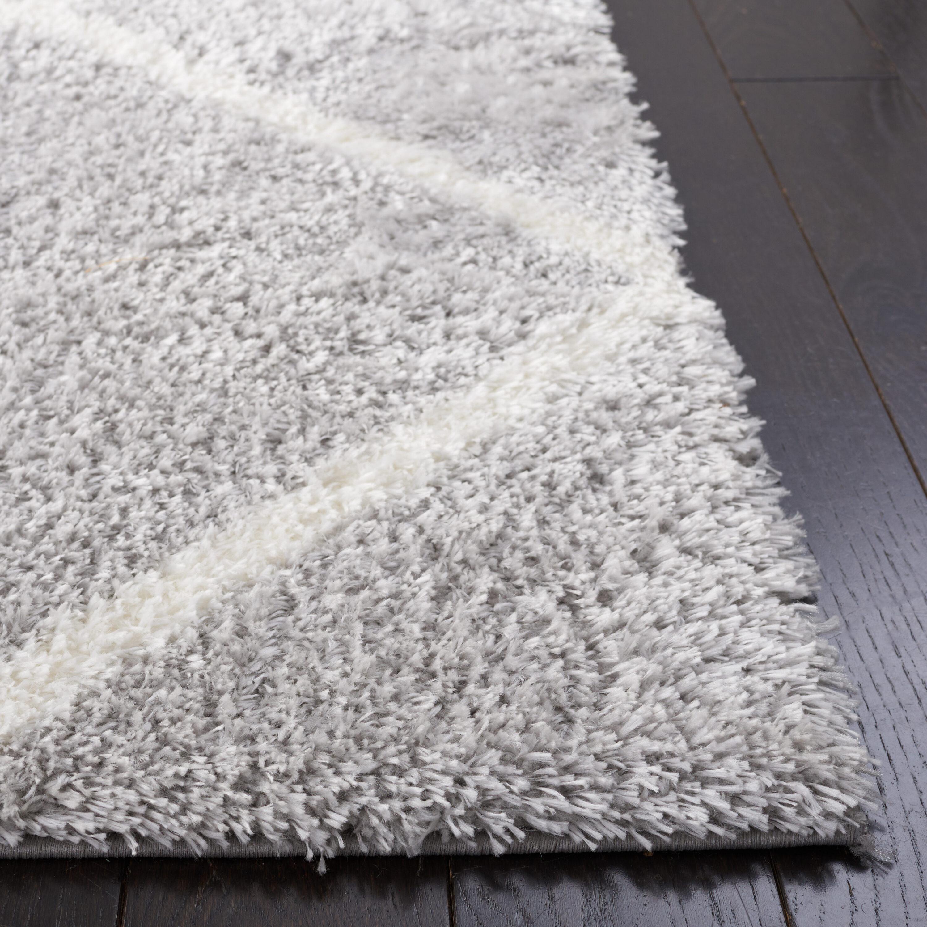 Tahoe Shag THO676 Power Loomed Area Rug - Light Grey/White - 5'x7' - Safavieh.