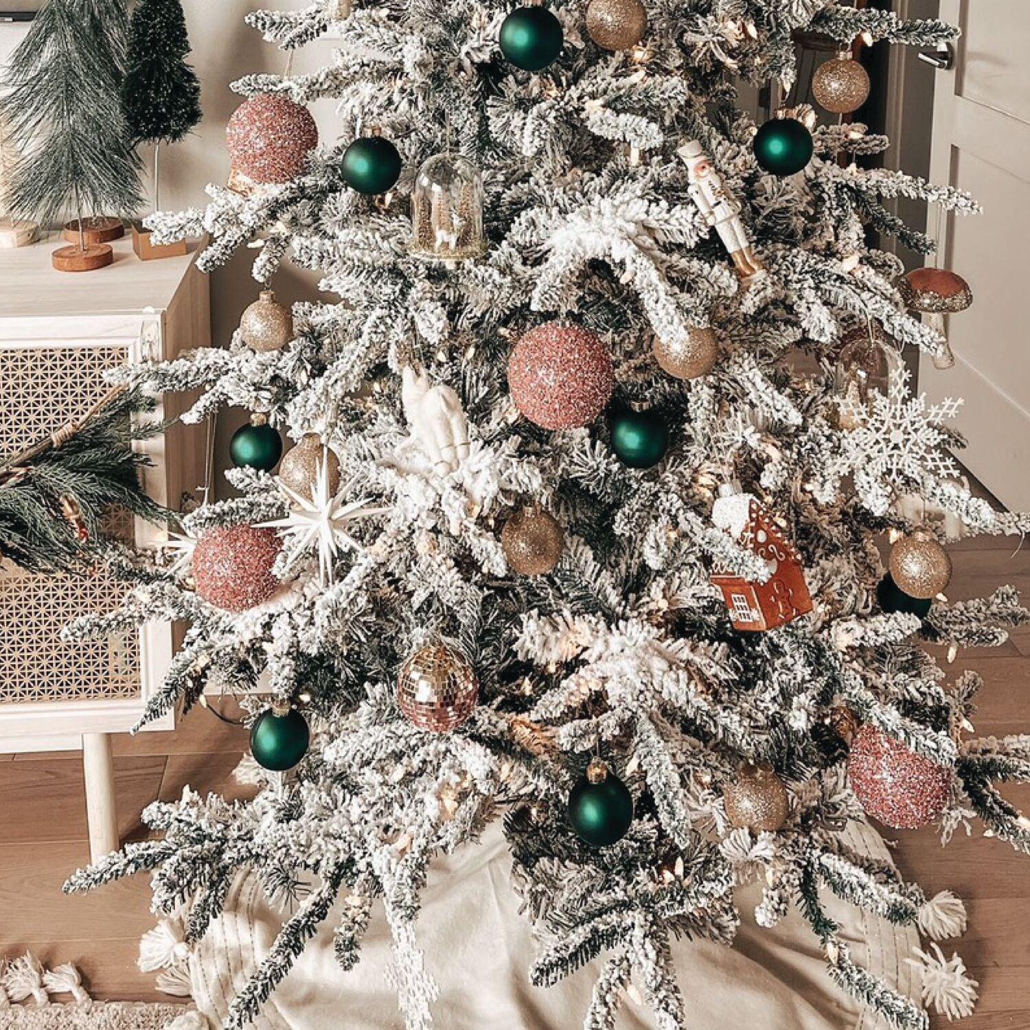 Fraser Hill Farm Fraser Hill Farm Flocked Mountain Pine Christmas Tree with LED Lights