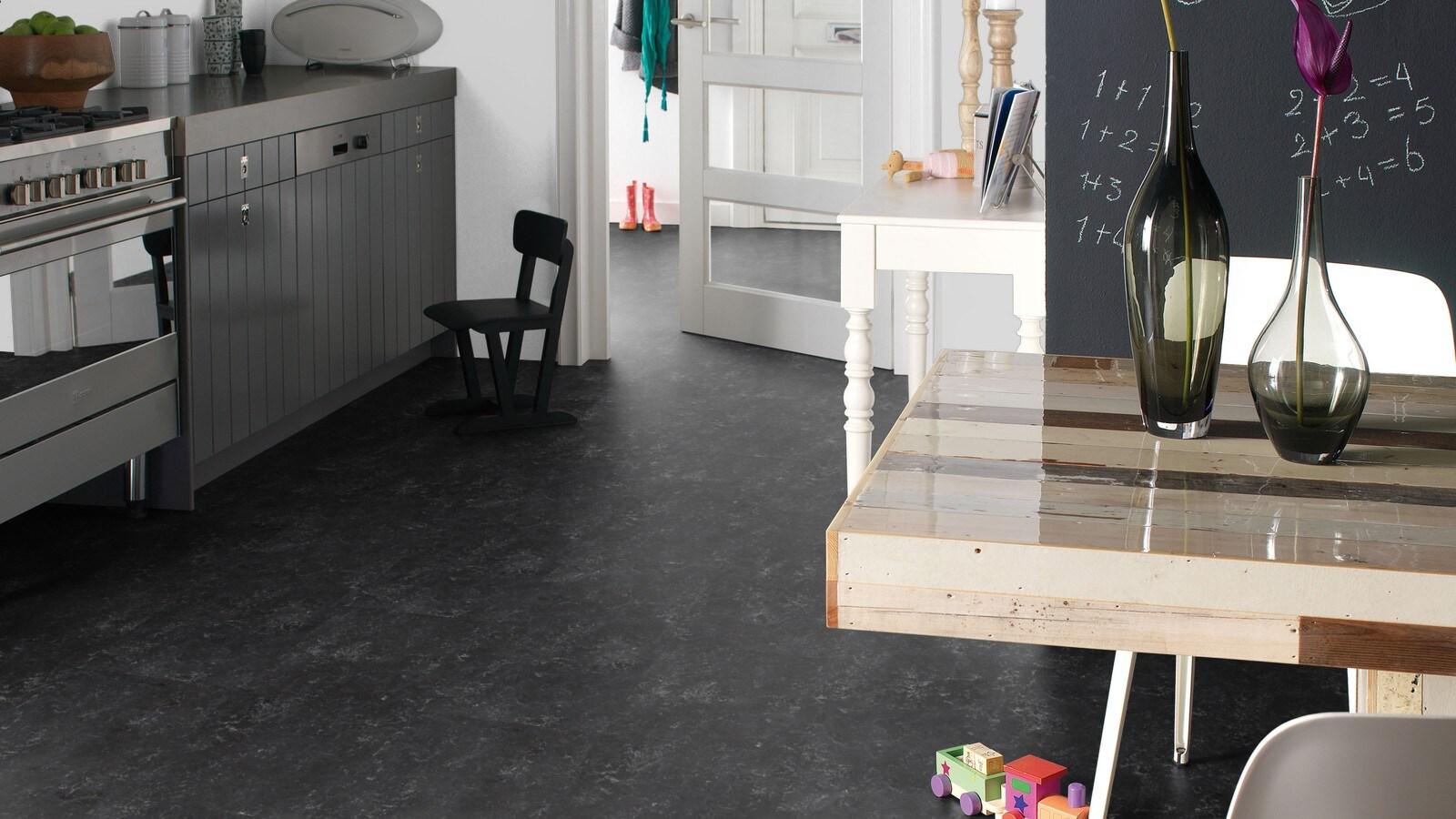 Marmoleum Cinch Loc Seal 11.81” x 11.81” x 9.9mm Laminate Flooring
