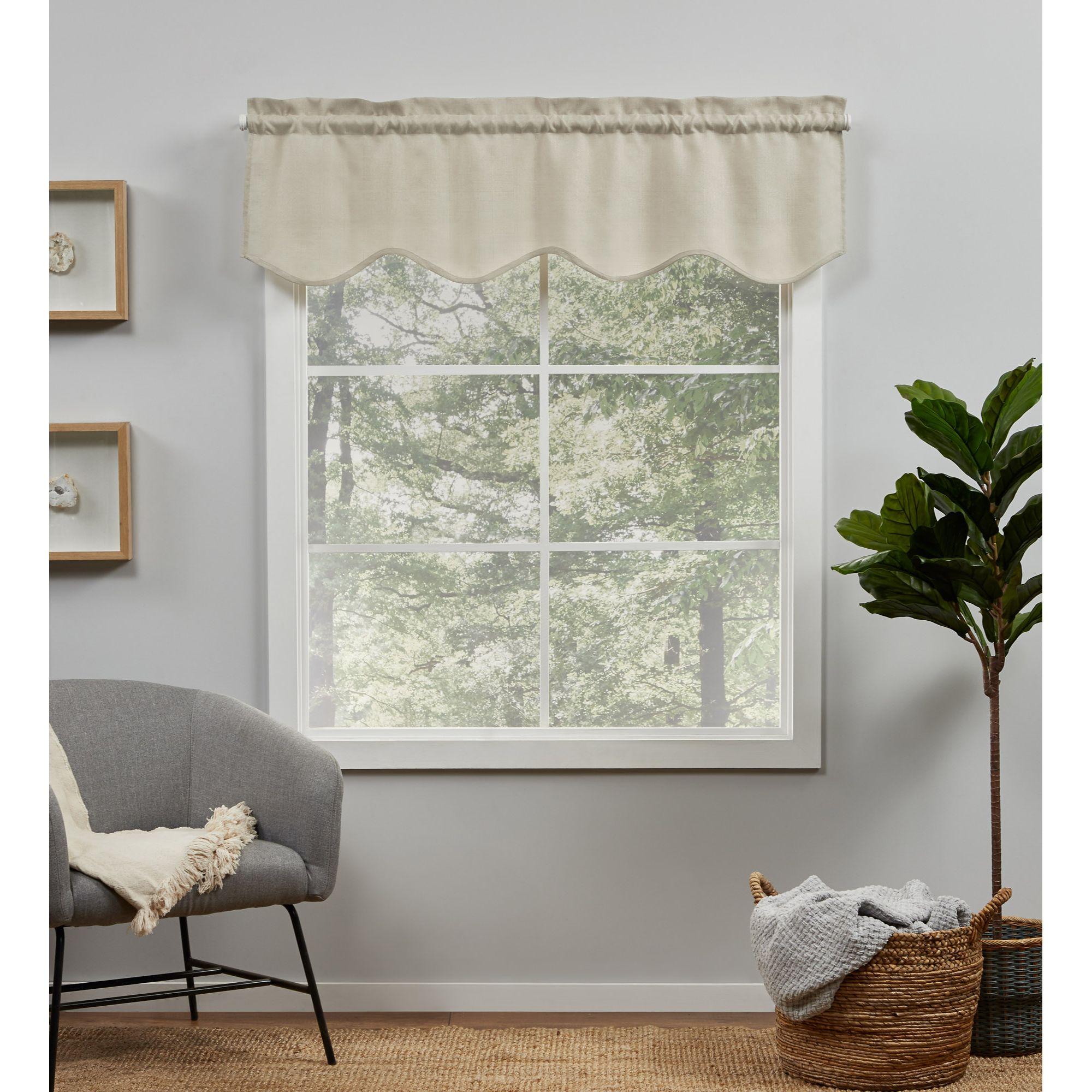 Amalgamated Textiles Exclusive Home Loha Light Filtering Rod Pocket Scalloped Valance