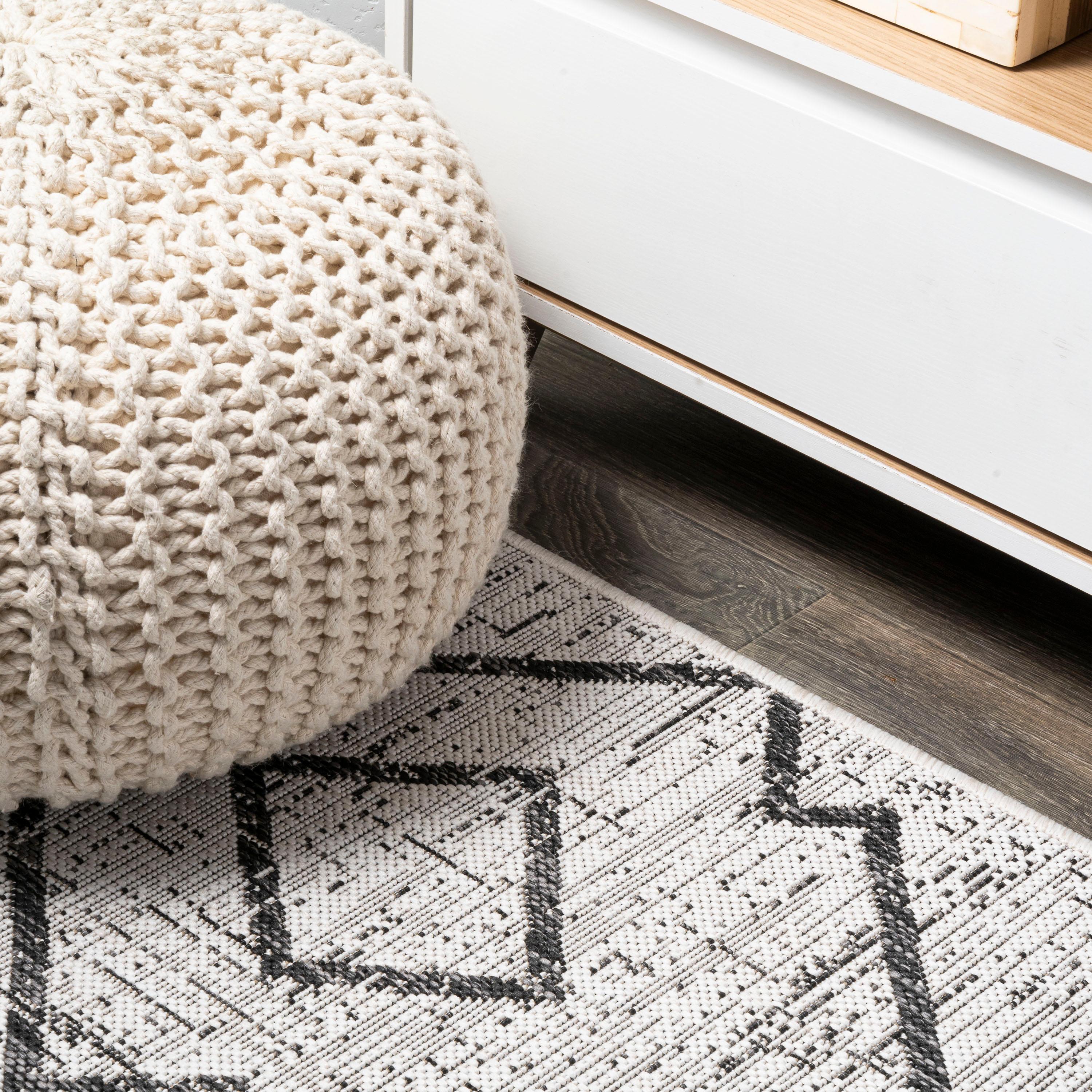 2'x10' Carwa  Diamond Trellis Indoor/Outdoor Runner Rug, Ivory/Black - JONATHAN Y