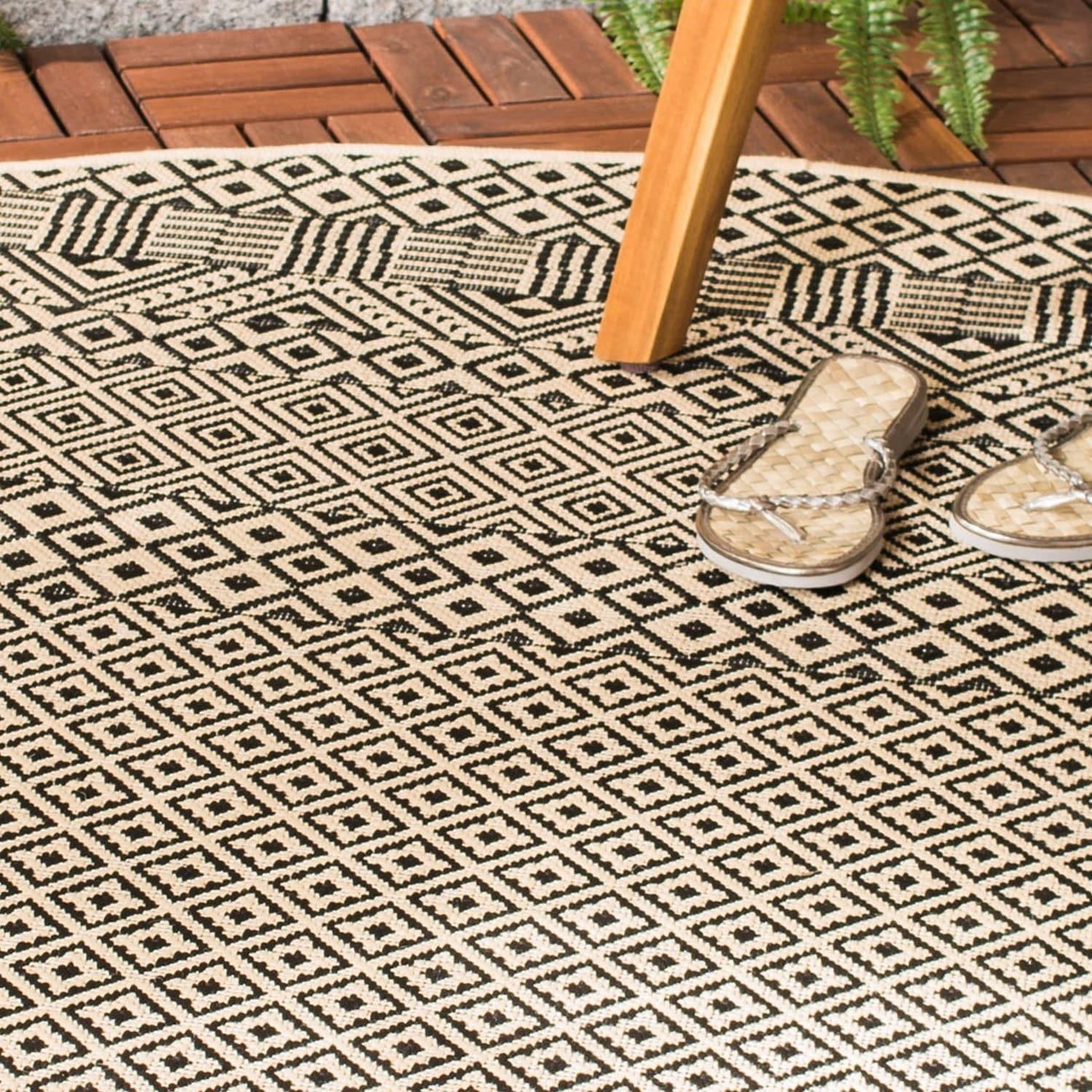 Courtyard CY6235 Power Loomed Indoor and Outdoor Area Rug - Beige/Black - 4' Round - Safavieh
