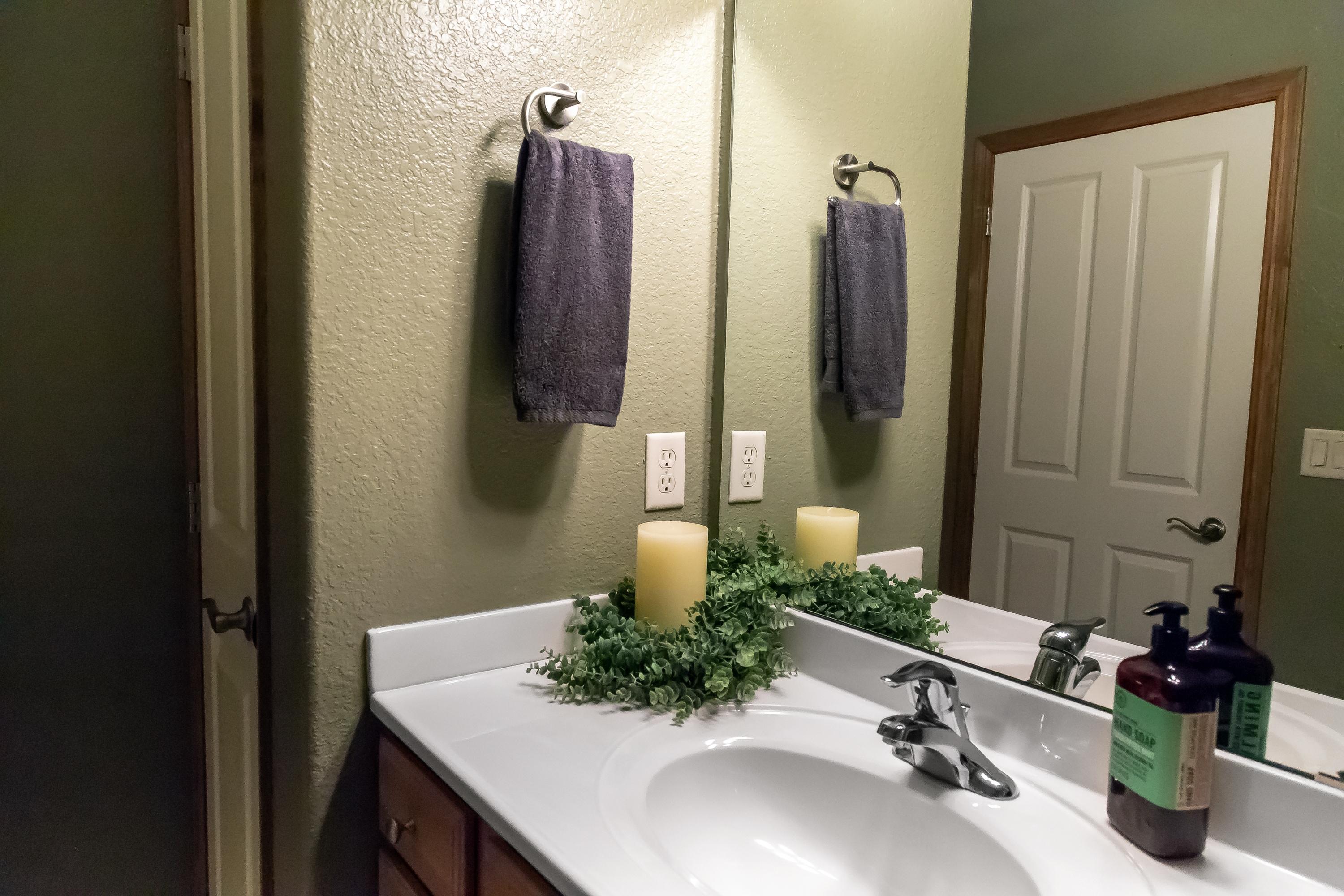 18.3 Inch Universal Cultured Marble Side Splash