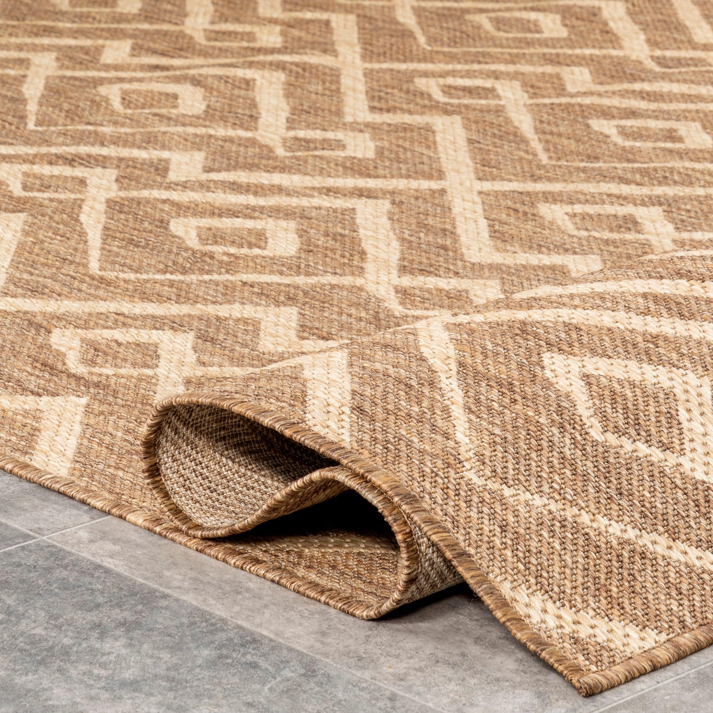 Beige Square Trellis Easy-Care Synthetic Indoor/Outdoor Rug, 4' x 6'