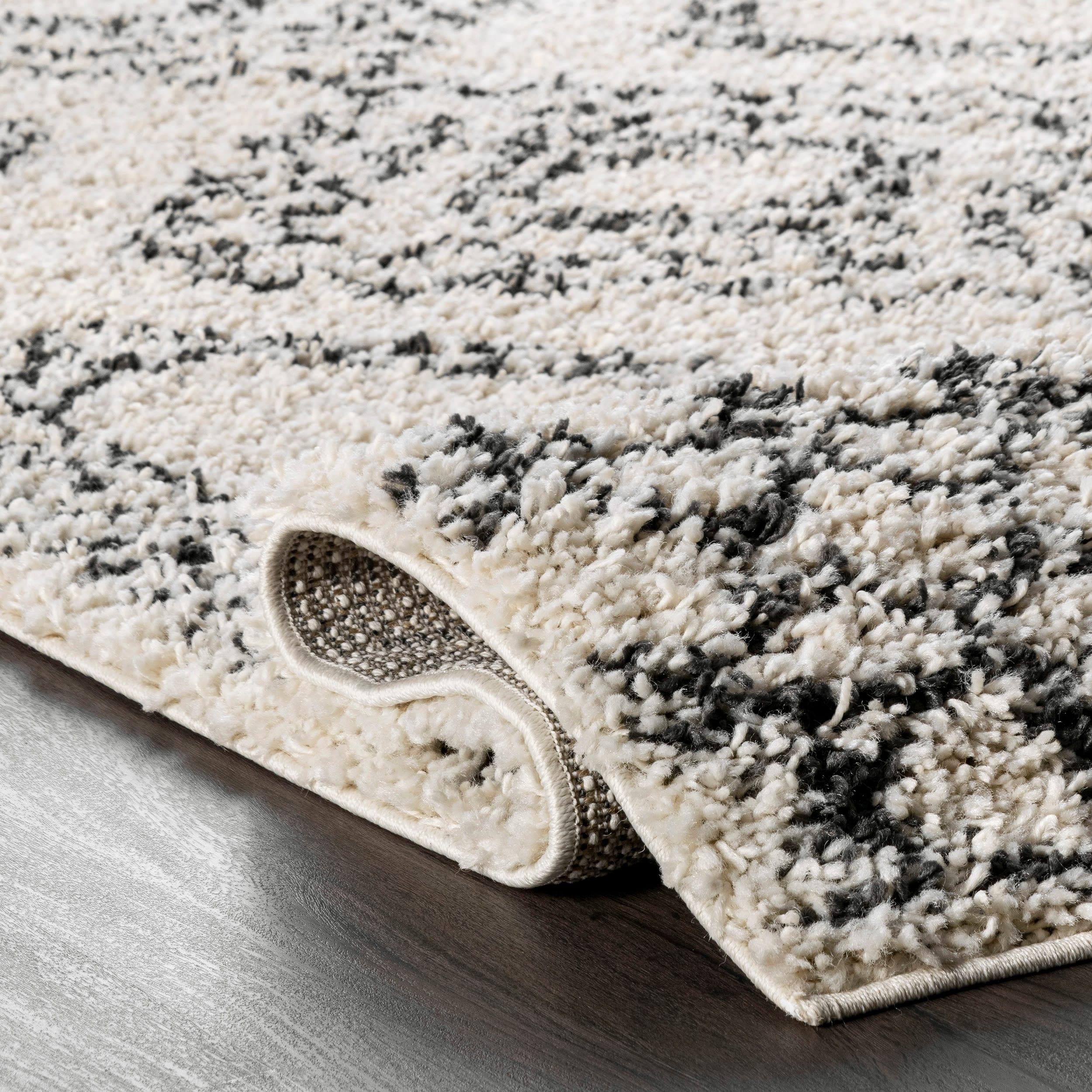 Nuloom Lacey Trellis 2x3 Accent Shag Indoor Area Rug for Living Room Bedroom Dining Room Nursery Entryway, Off White/Charcoal