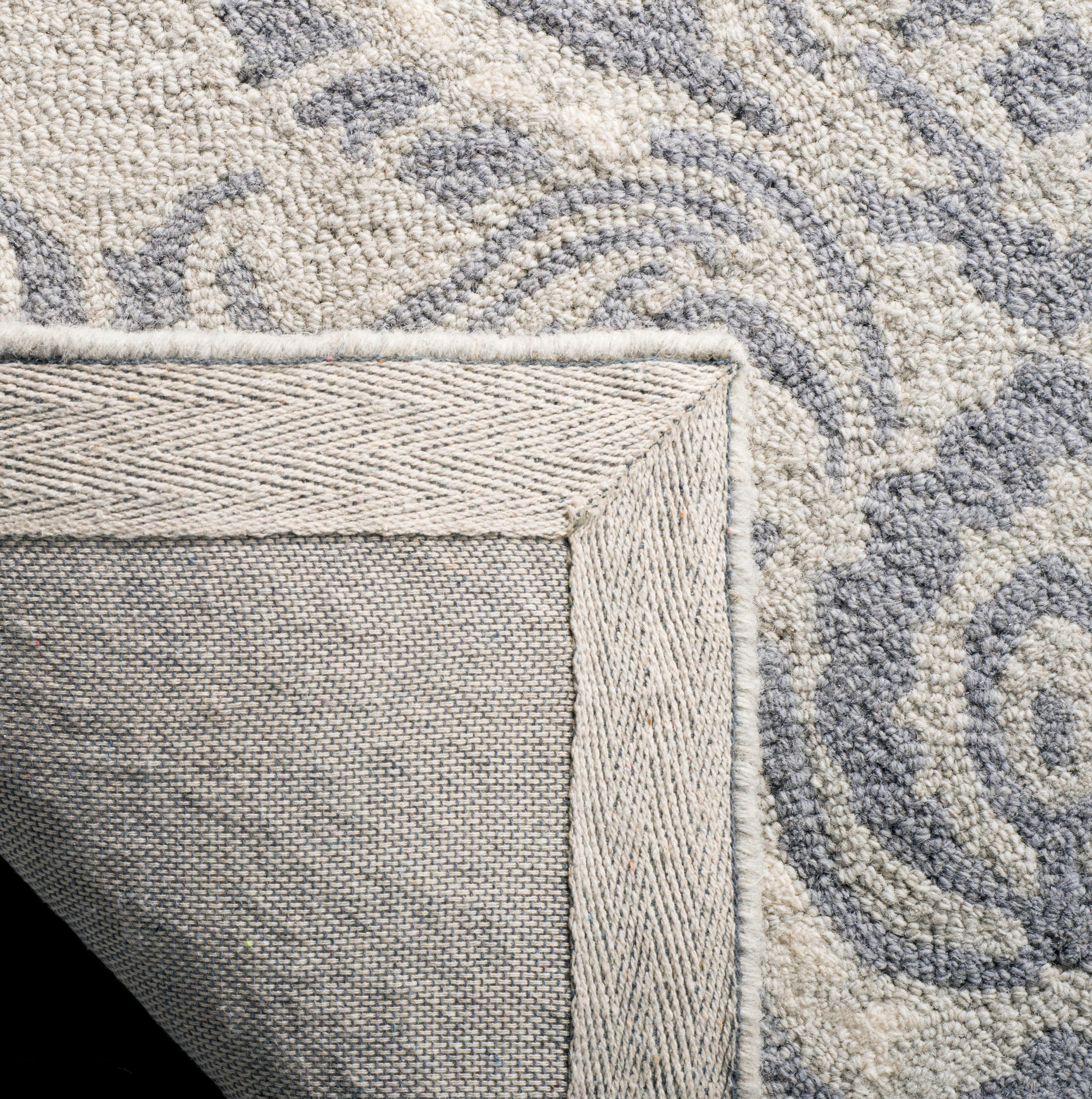 SAFAVIEH Blossom Travis Damask Wool Area Rug, Light Grey/Ivory, 4' x 6'