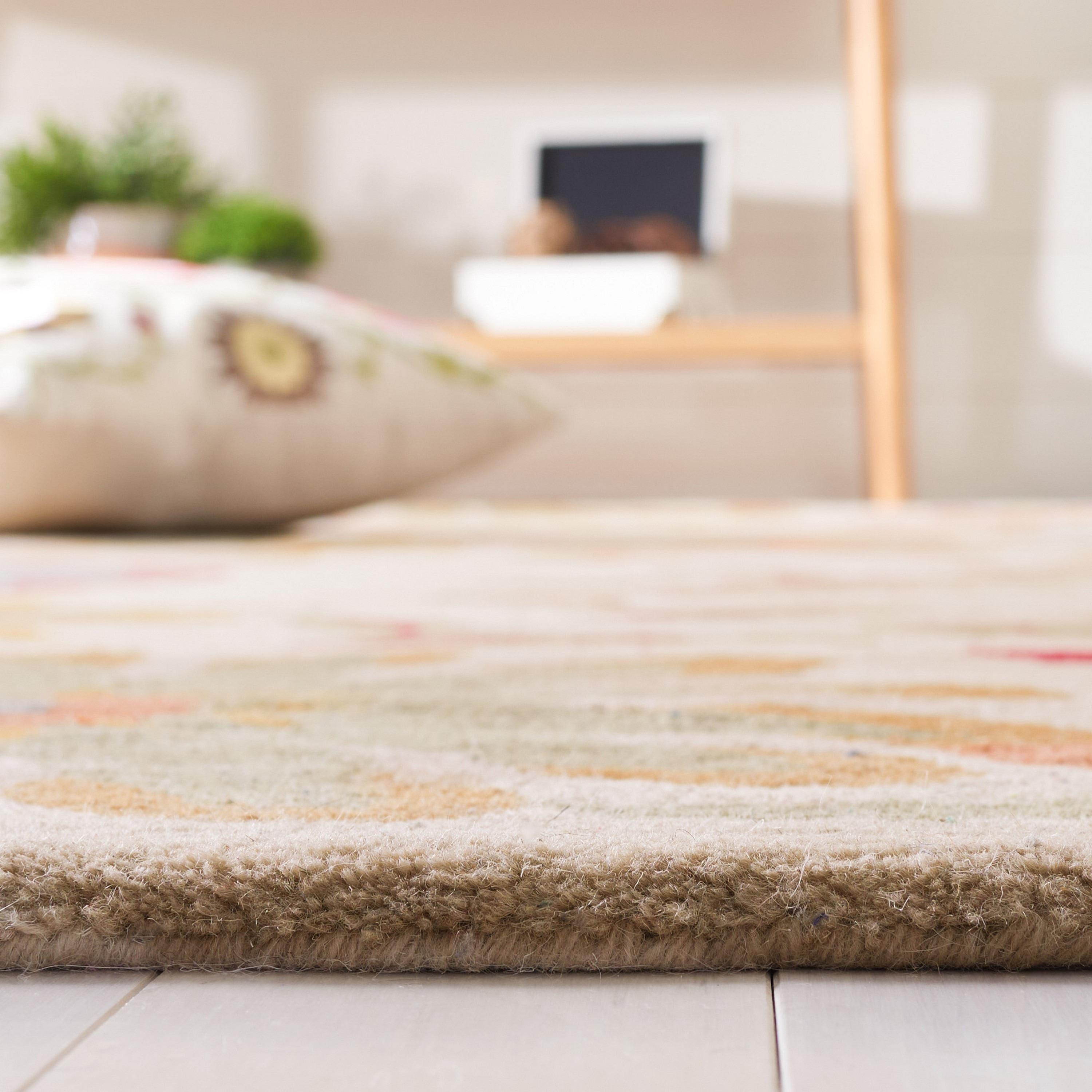 SAFAVIEH Soho Peronel Floral Wool Area Rug, Ivory/Sage, 2'6" x 4'