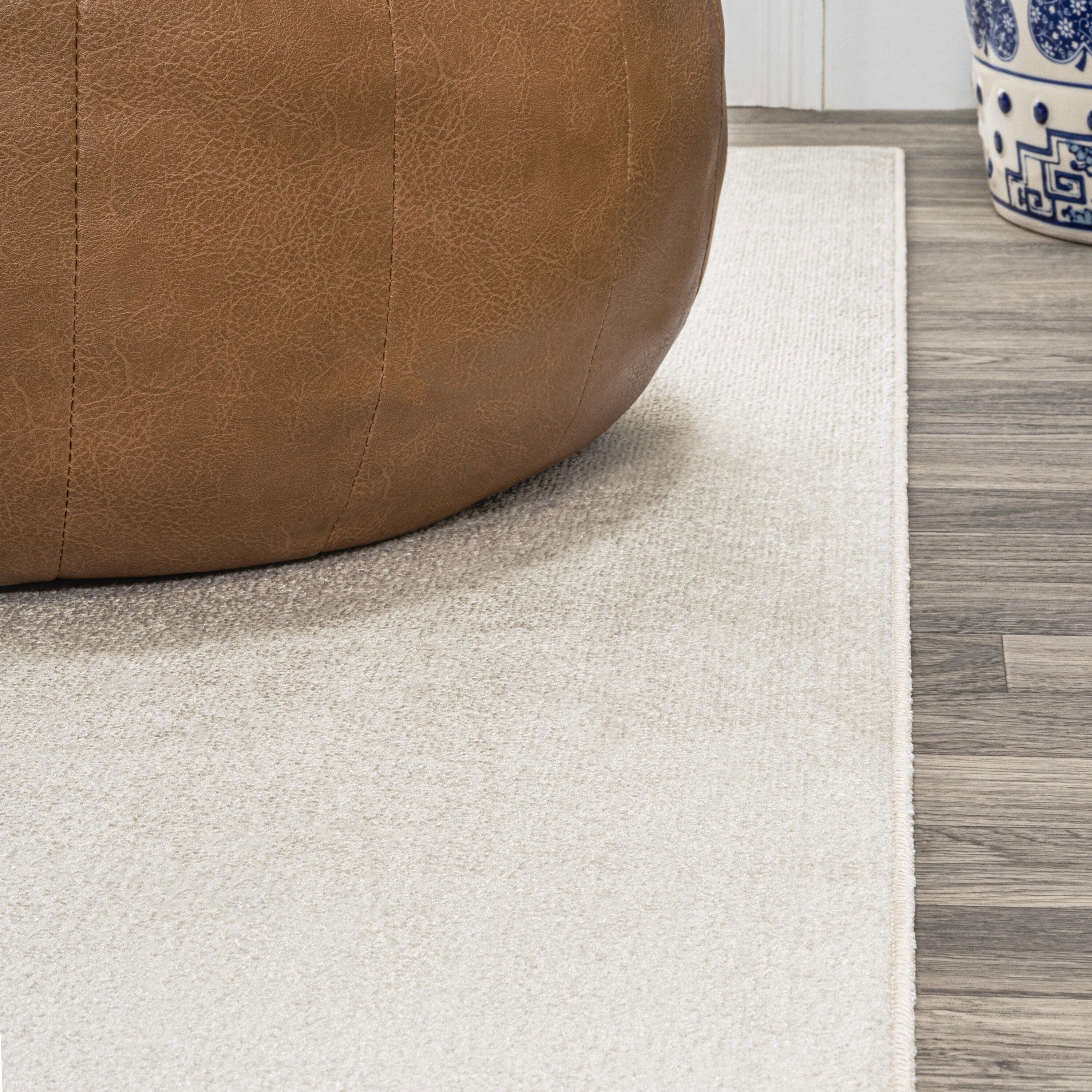 JONATHAN Y Twyla Classic Solid Low-Pile Machine-Washable Cream 4 ft. x 6 ft. Area Rug