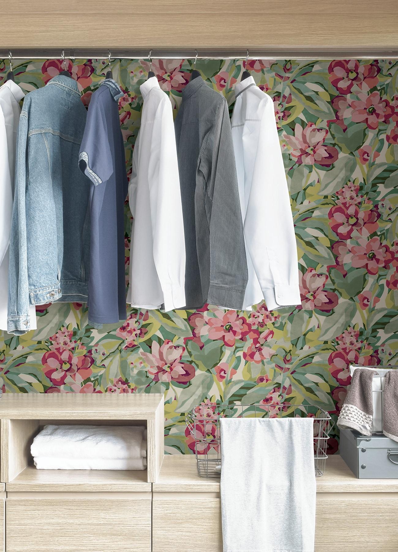 Belles Fleurs Peel & Stick Floral Roll