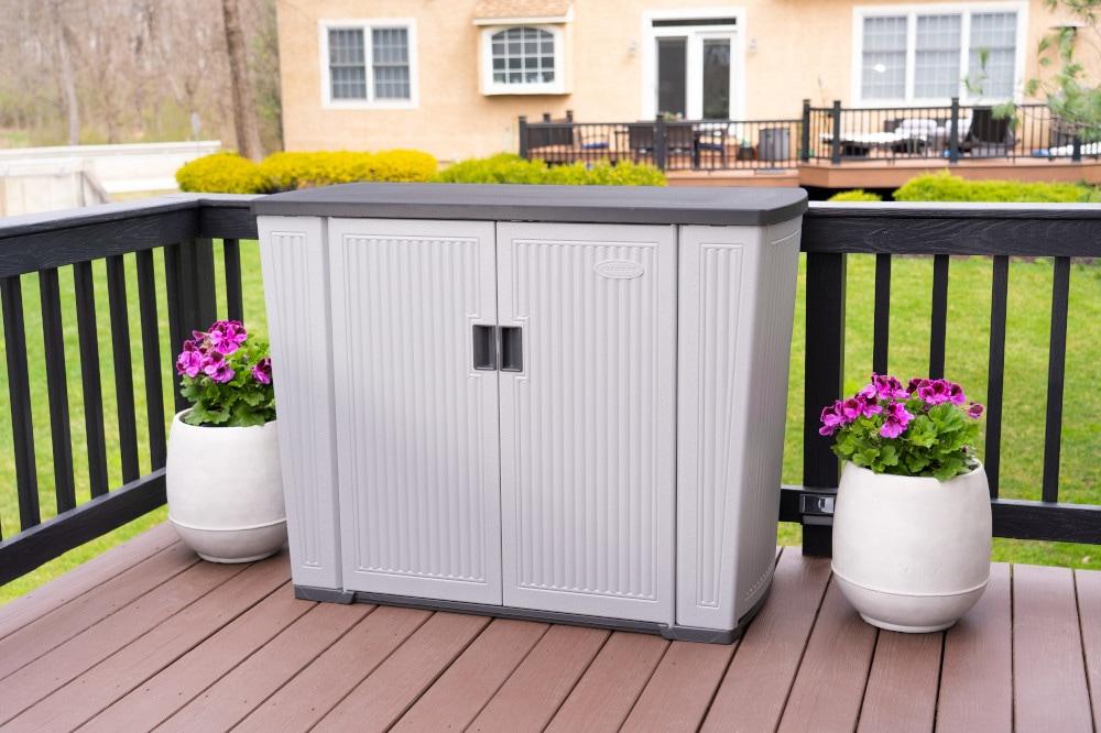 Suncast Suncast 130 Gallon Water Resistant Deck Box