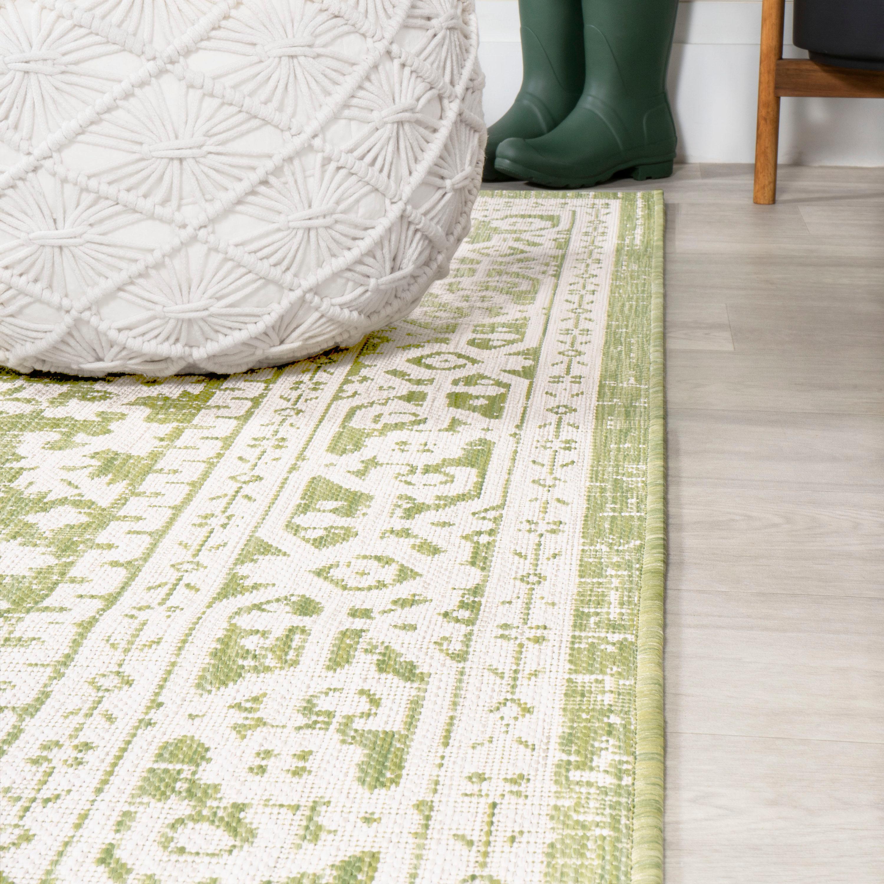 5' x 8' Sinjuri Medallion Textured Weave Indoor/Outdoor Area Rug, Green/Cream - JONATHAN Y