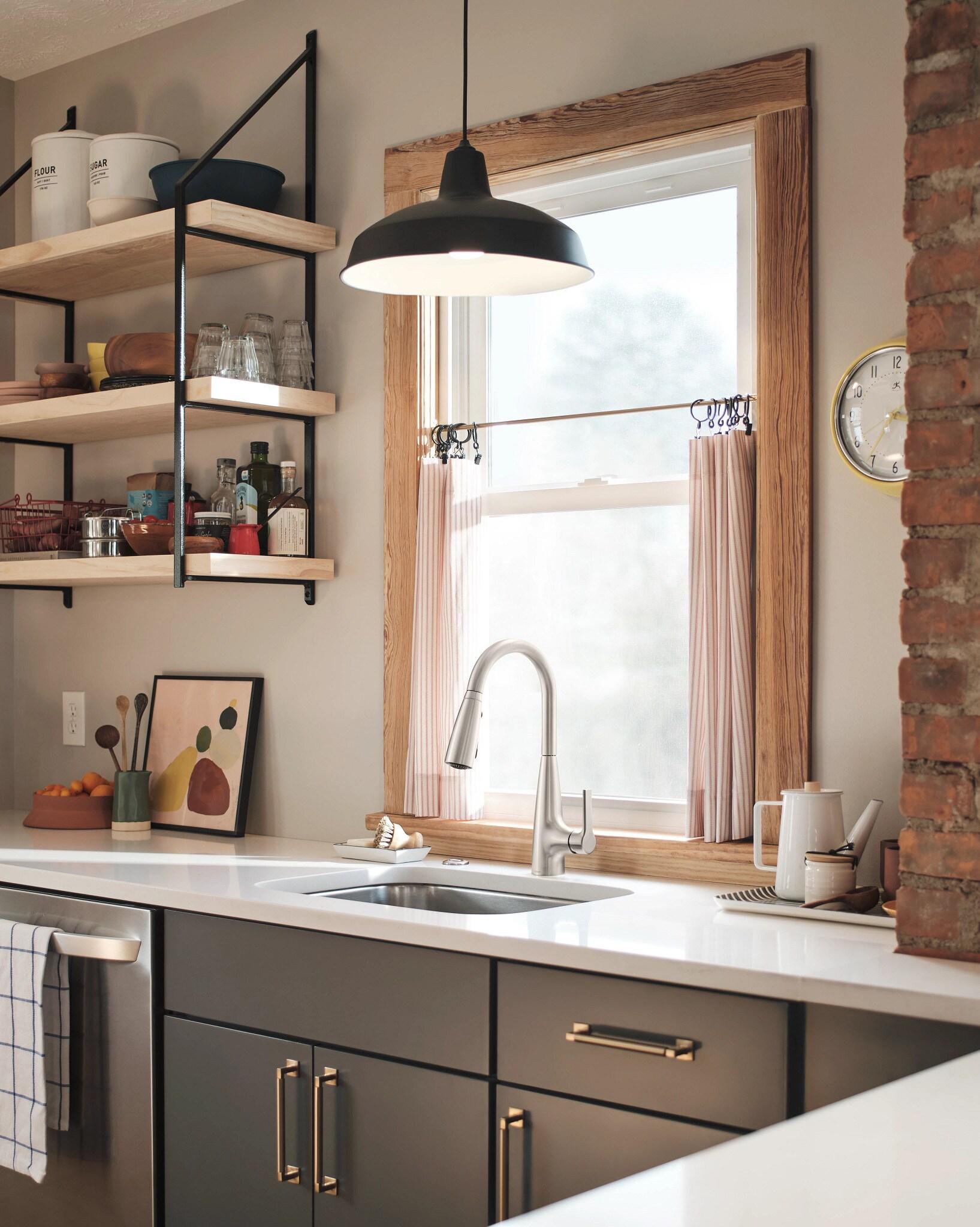 Haelyn Touchless Single-Handle Pulldown Sprayer Kitchen Faucet with MotionSense Wave and Power Clean