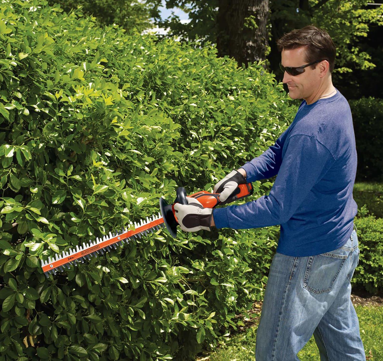 Black + Decker LHT2436 40V MAX Lithium-Ion Dual Action 24 in. Cordless Hedge Trimmer Kit