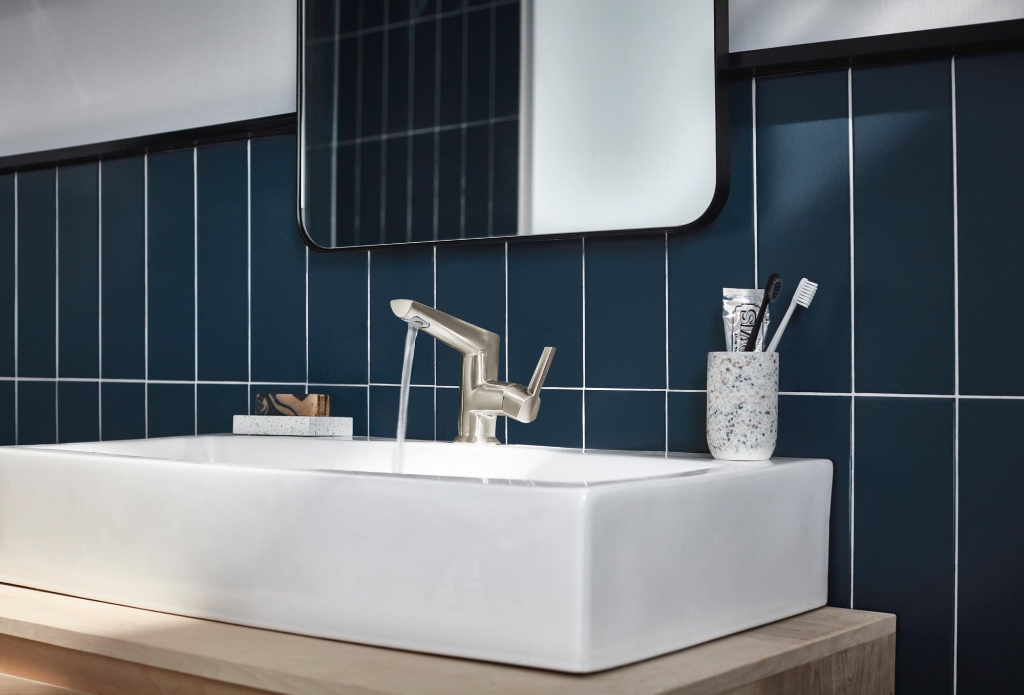 Galeon Single Hole Bathroom Faucet with Drain Assembly