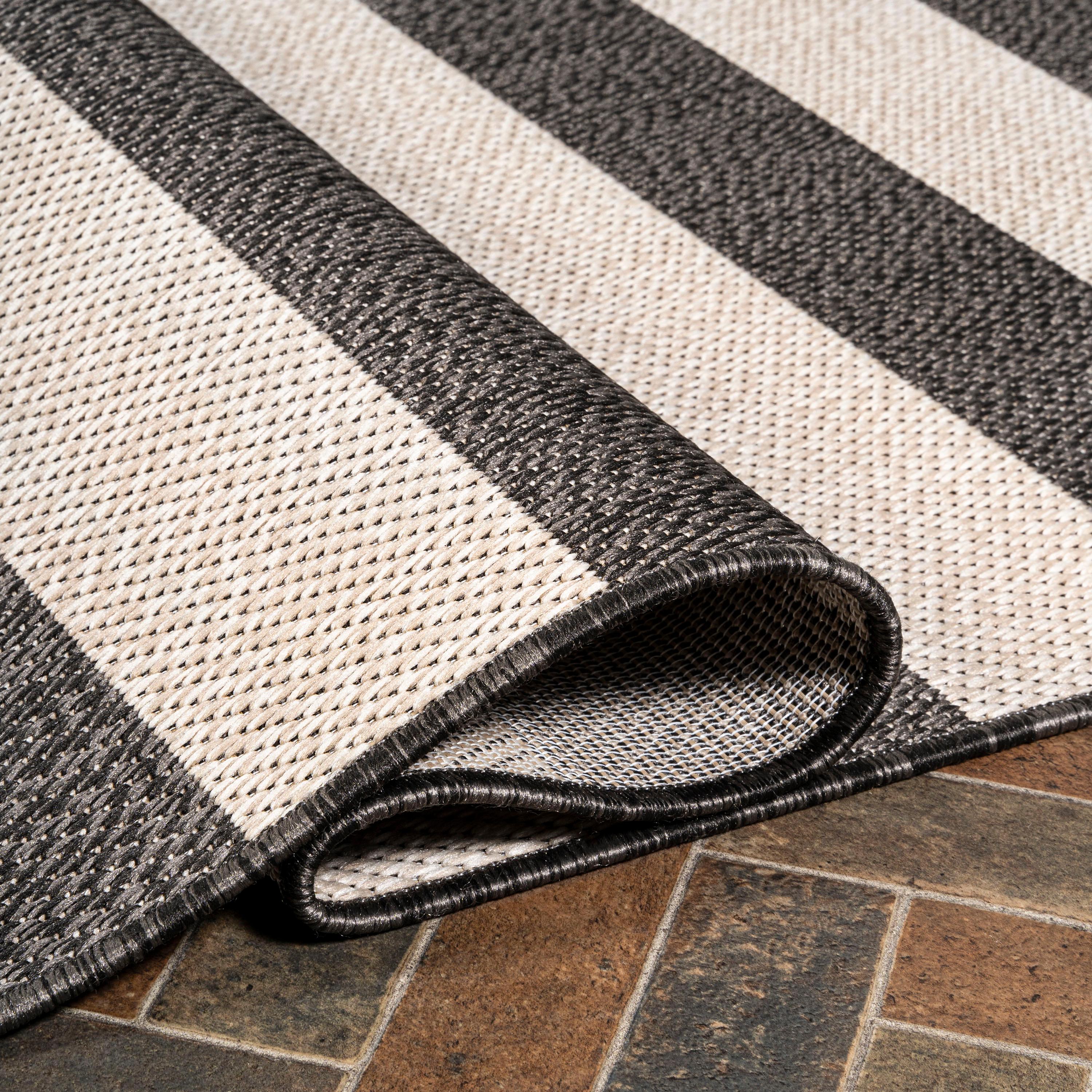 Modern Cottage Black and Beige 4'x6' Synthetic Stripe Area Rug