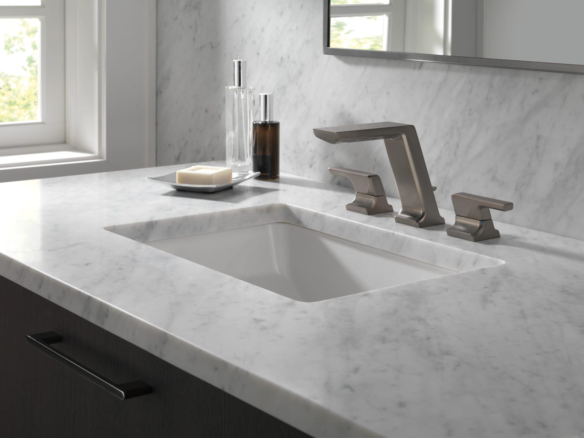 Pivotal Widespread Bathroom Faucet with Drain Assembly