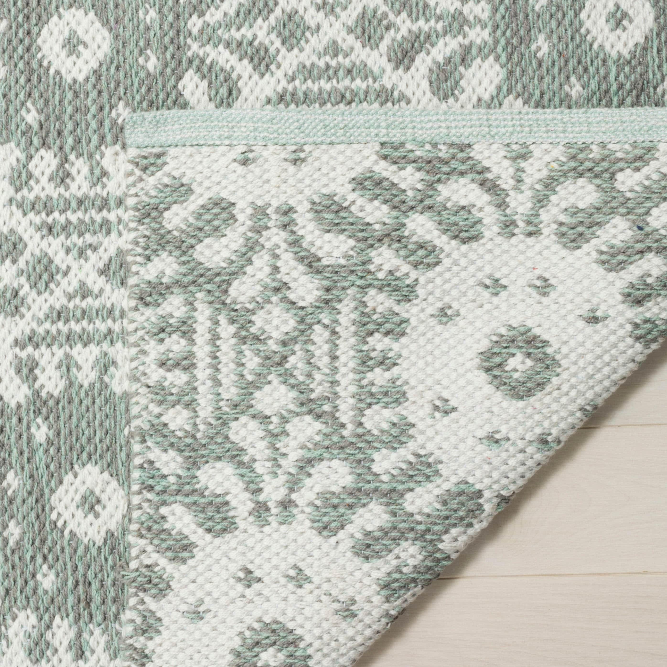 Montauk MTK612 Hand Woven Indoor Accent Rug - Light Green/Ivory - 3'x5' - Safavieh