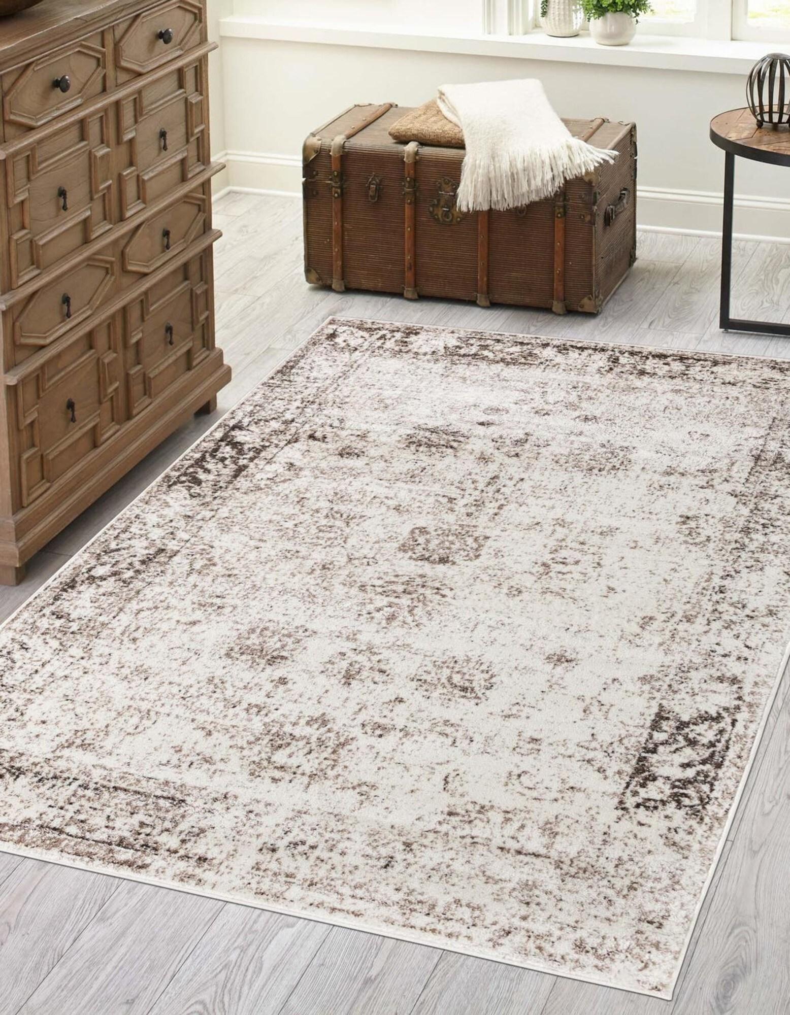 Unique Loom 3' 3 x 5' 3 Sofia Casino Beige Area Rug