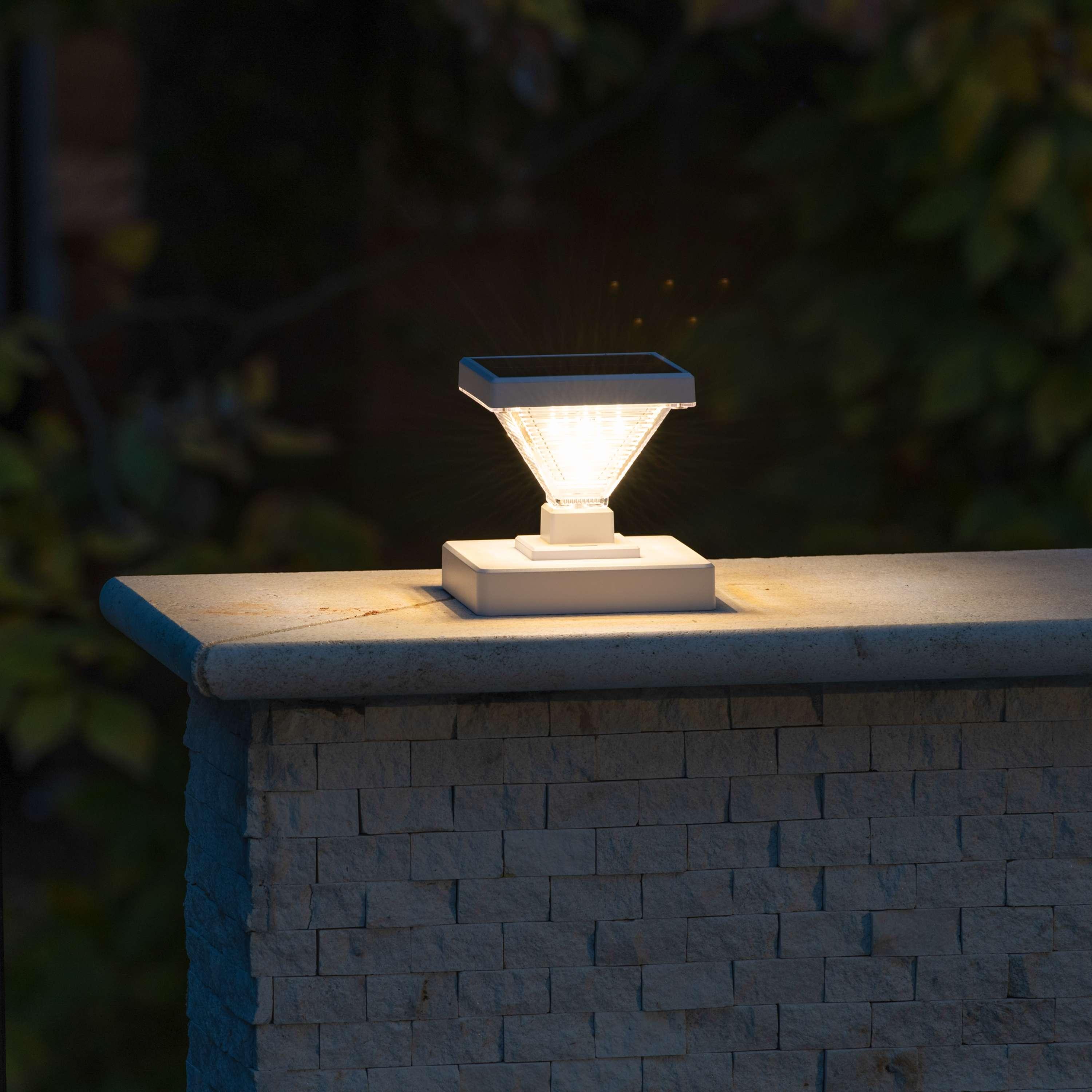 Gama Sonic Luxor Black 4x4 and 5x5 Solar LED Deck Post Cap Light with Warm White and Hi/Lo Mode for Backyard and Wood Fence(2-Pack) (Set of 2)