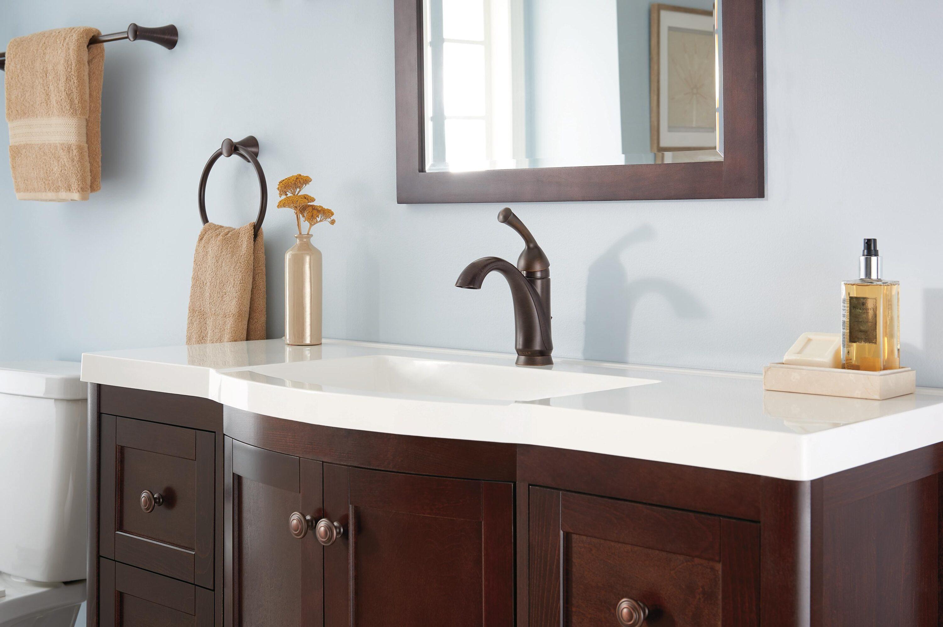 Haywood Single Hole Bathroom Faucet with Drain Assembly, Single Handle Bathroom Sink Faucet