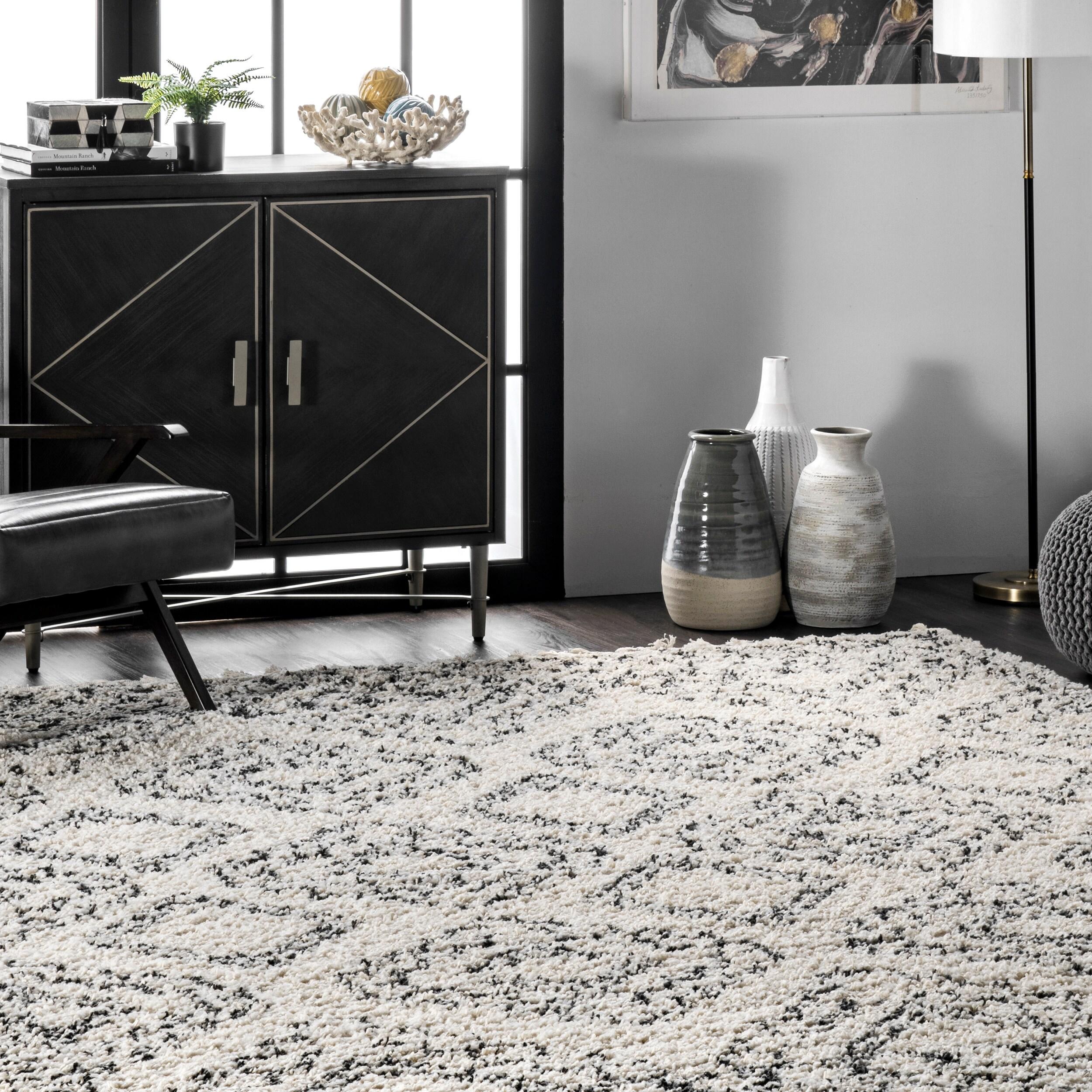 Nuloom Vasiliki Geometric 2x8 Runner Shag Indoor Area Rug for Living Room Bedroom Dining Room Nursery Entryway Hallway, Off White/Charcoal