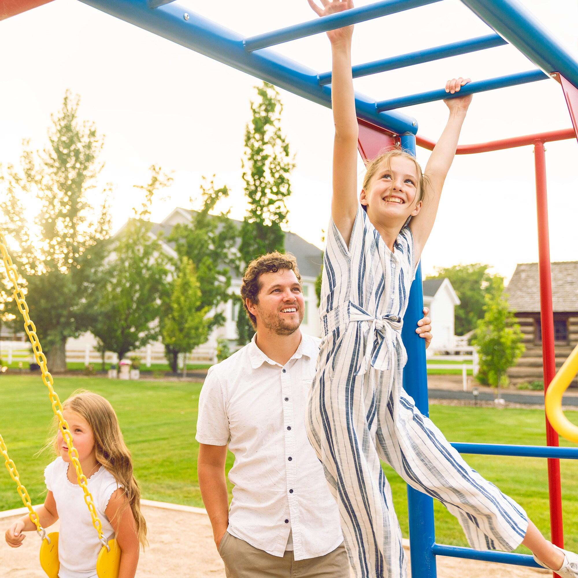 Monkey Bar Adventure Swing Set (primary)