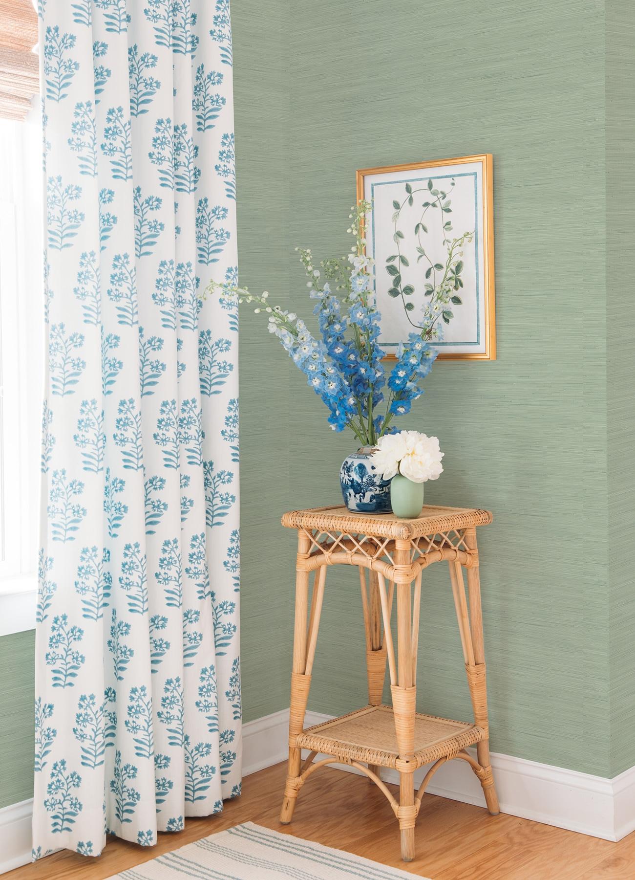 18 ft x 20.5 in x 0.025 in Grasscloth Peel and Stick Wallpaper Roll