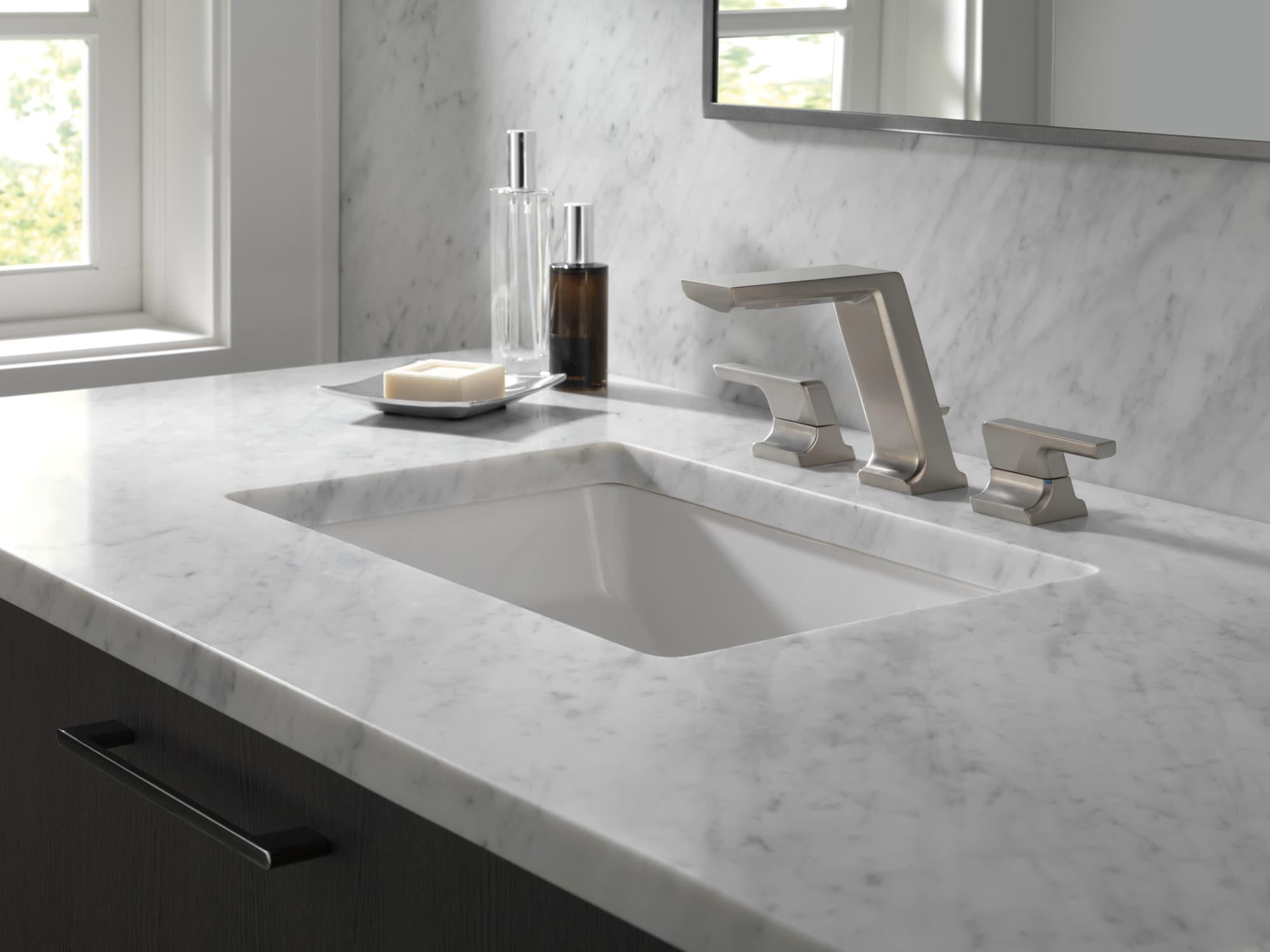 Pivotal Widespread Bathroom Faucet with Drain Assembly