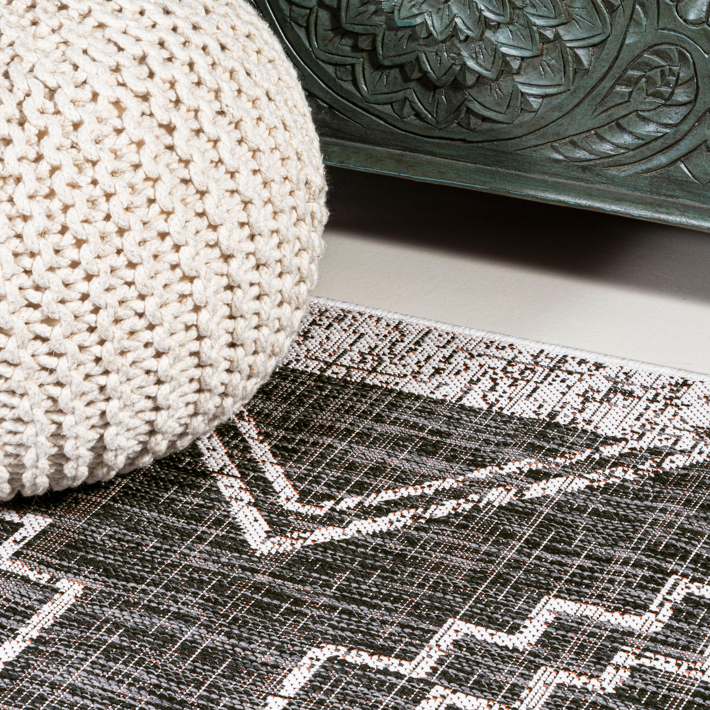 5'x8' Marokko Diamond  Medallion Indoor/Outdoor Area Rug, Black/Ivory - JONATHAN Y