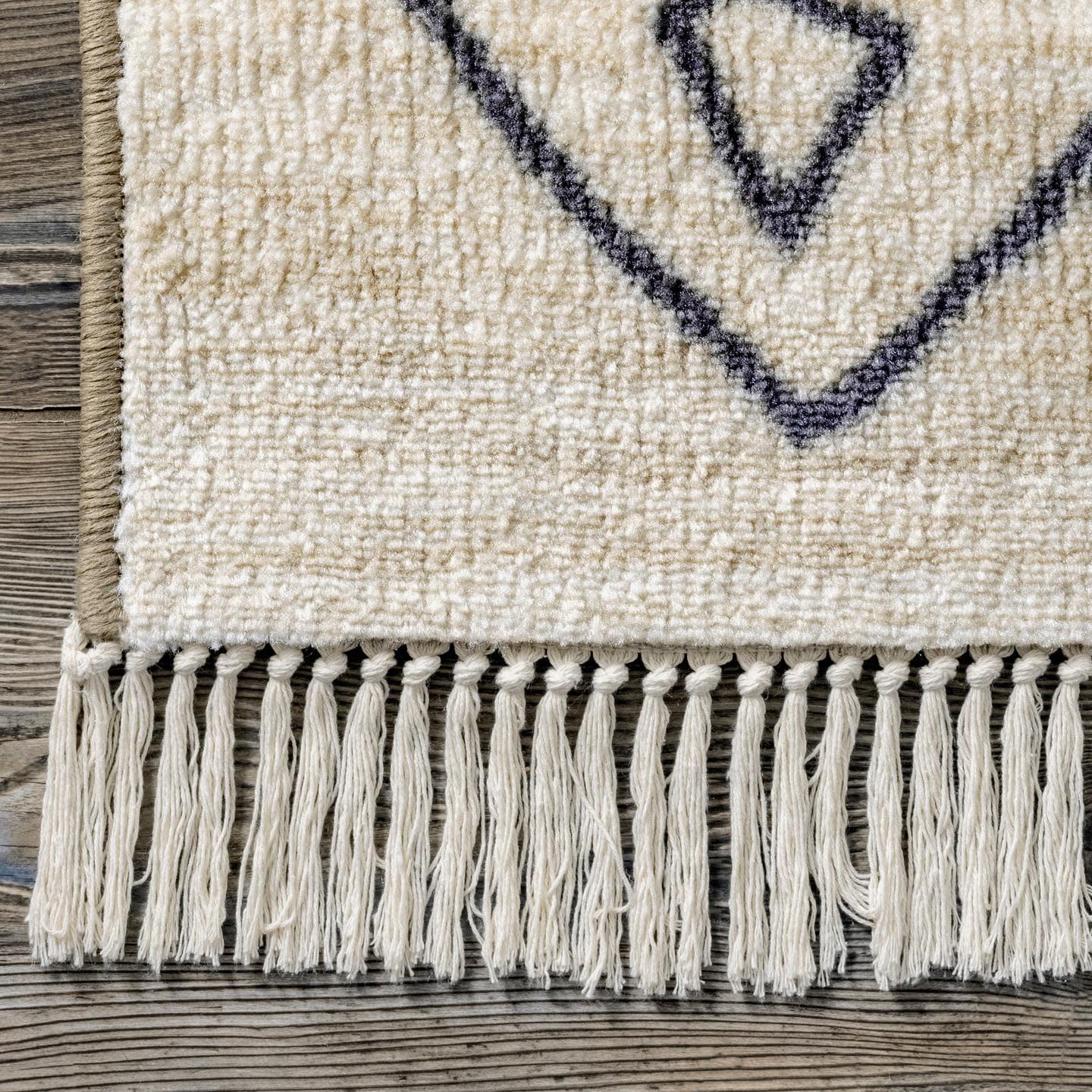 Nuloom Dani Geometric 5x8 Indoor Area Rug for Living Room Bedroom Dining Room Kitchen, Beige/Ivory